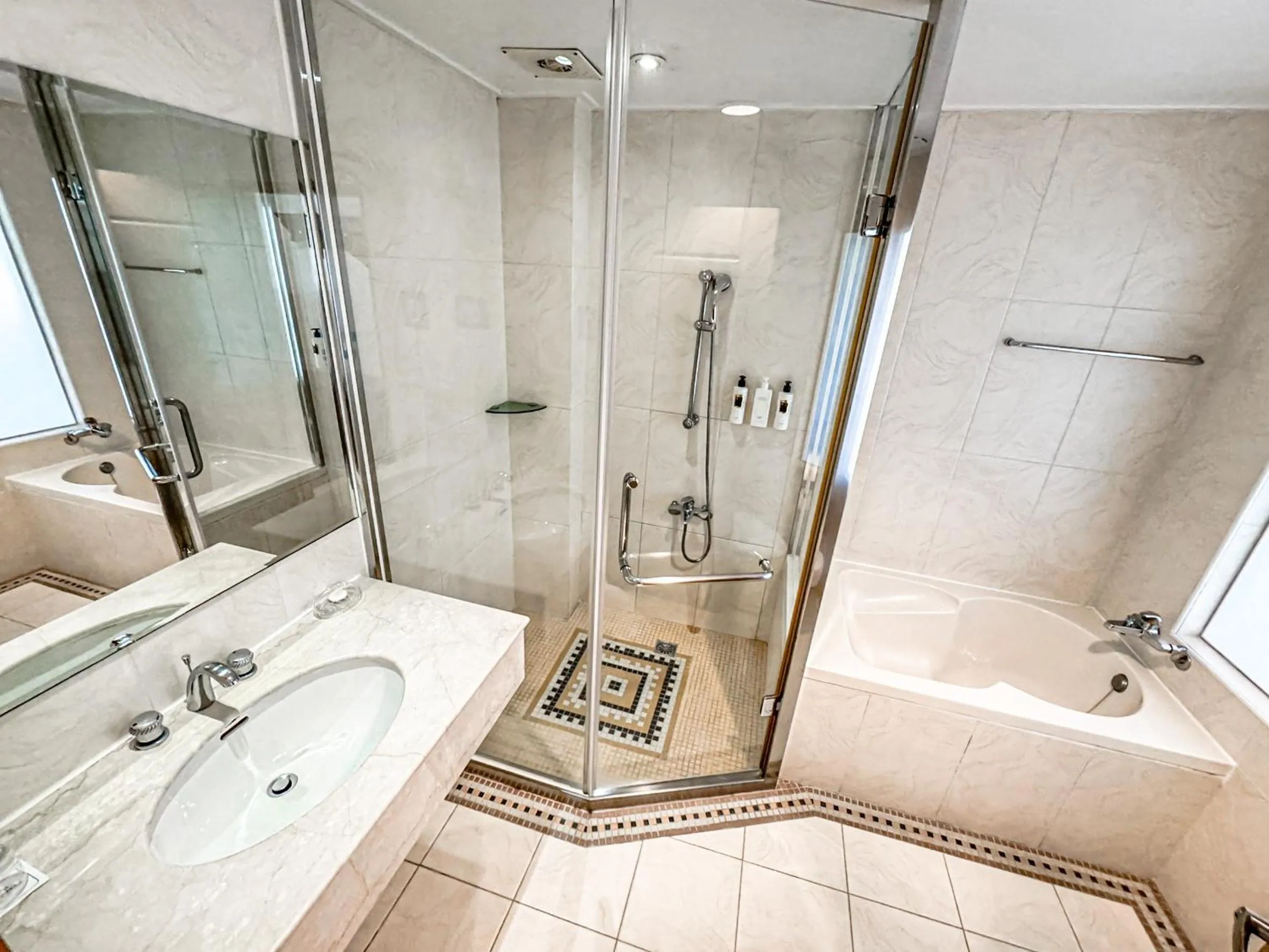 Shangrila Boutique Hotel