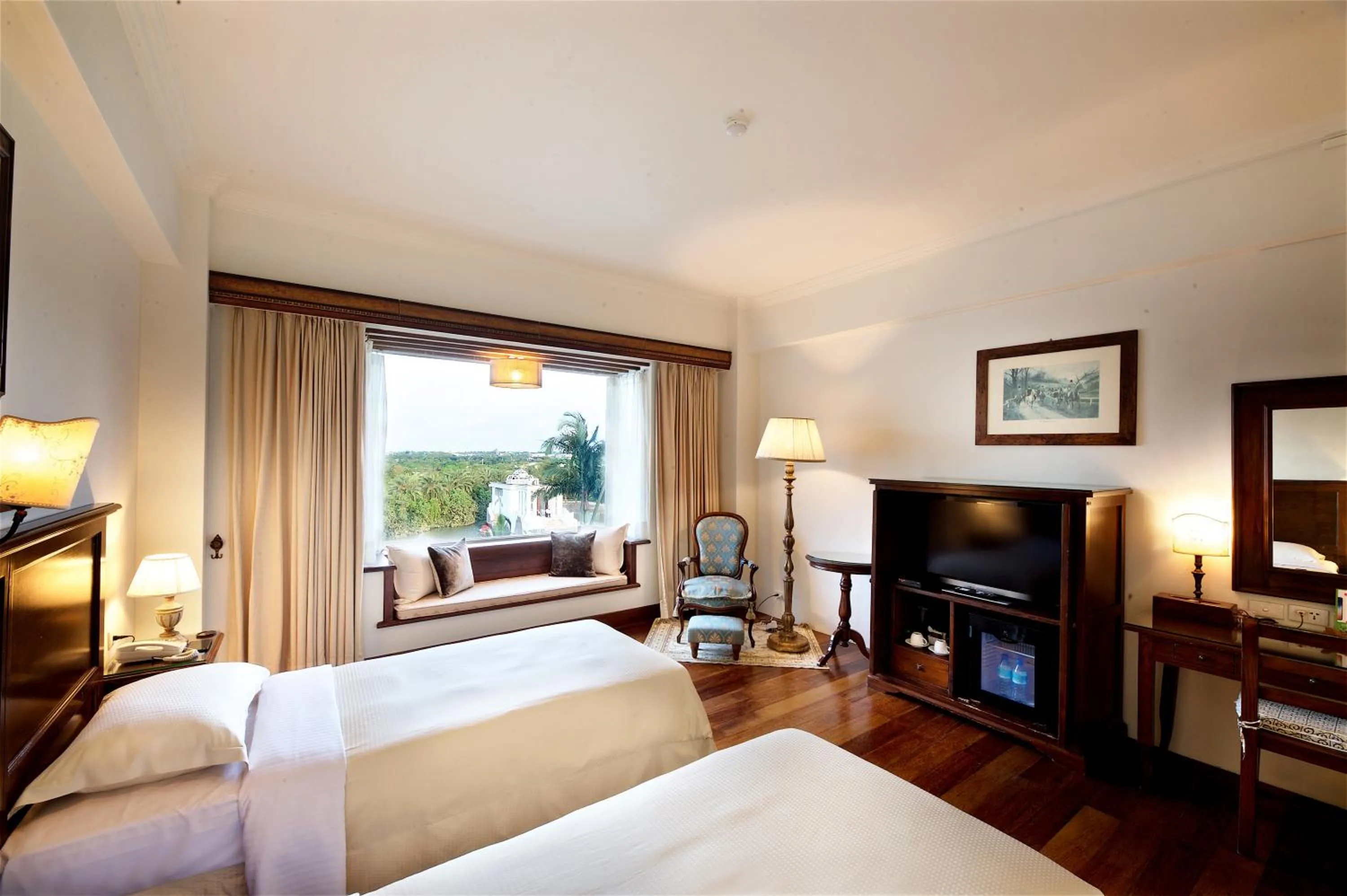 Bed in Shangrila Boutique Hotel