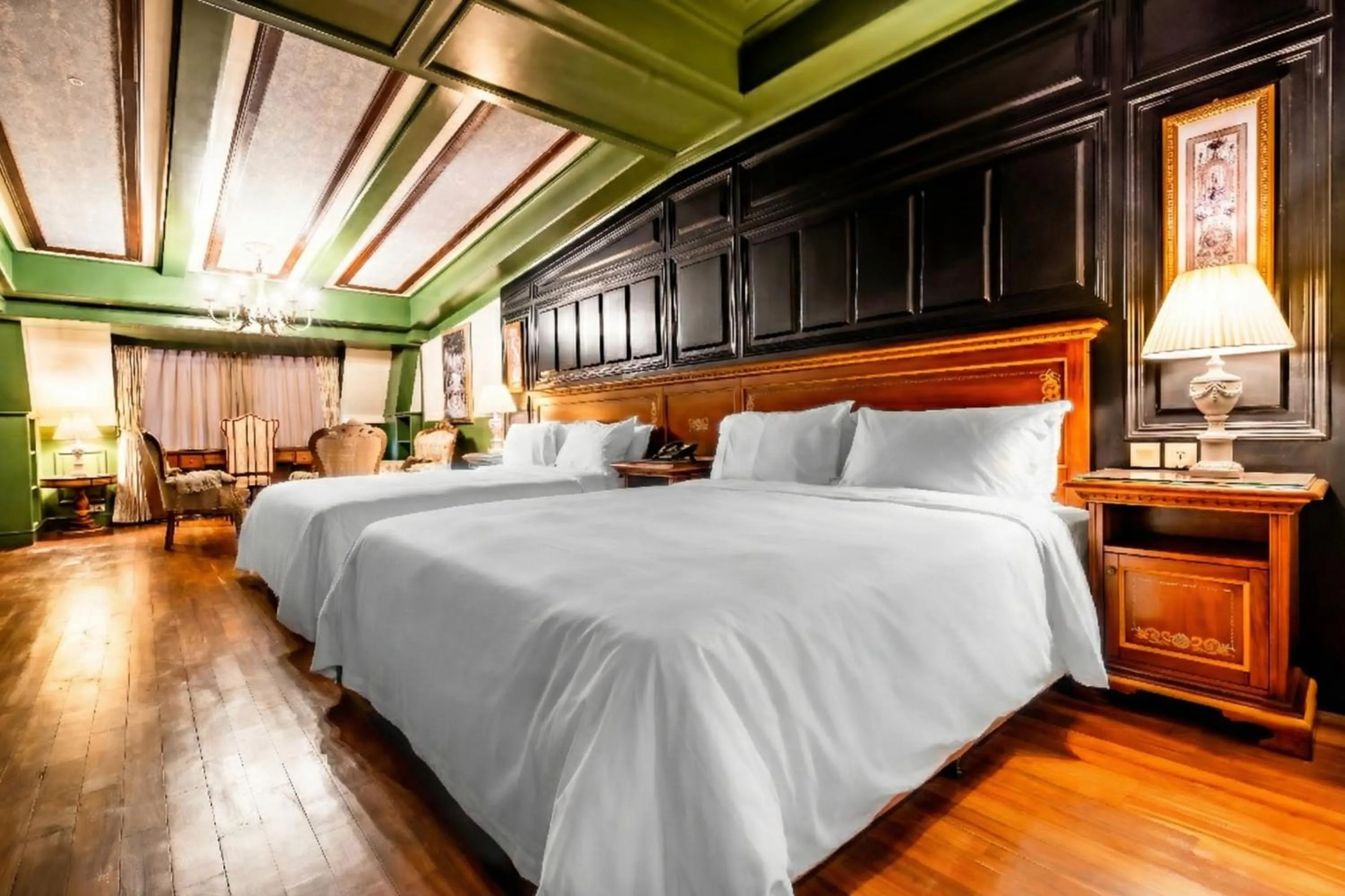 Bed in Shangrila Boutique Hotel