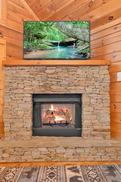 TV and multimedia in Soco Serene Cabin in the Heart of Maggie Valley