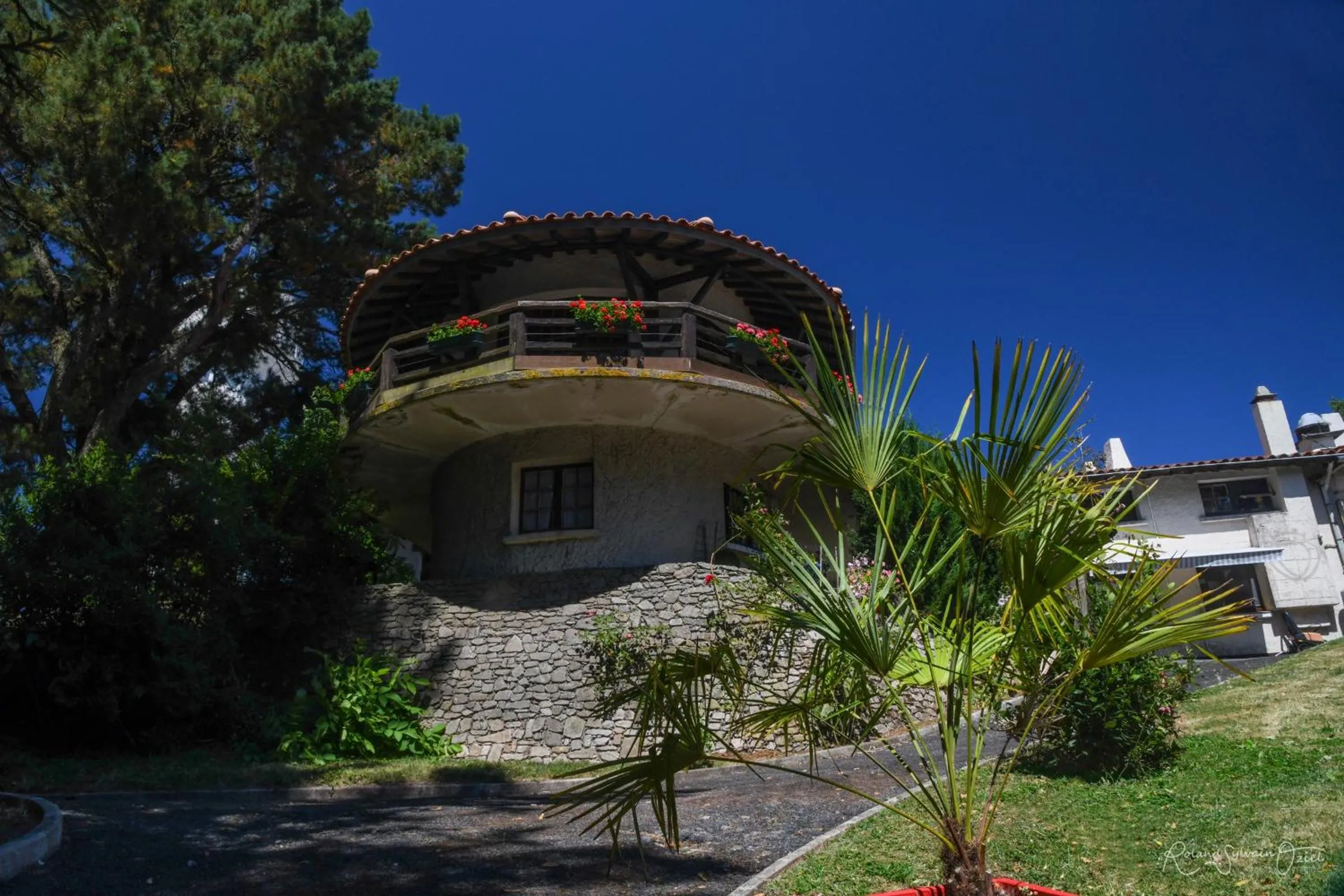Property building in Logis Hôtel La Chaumière