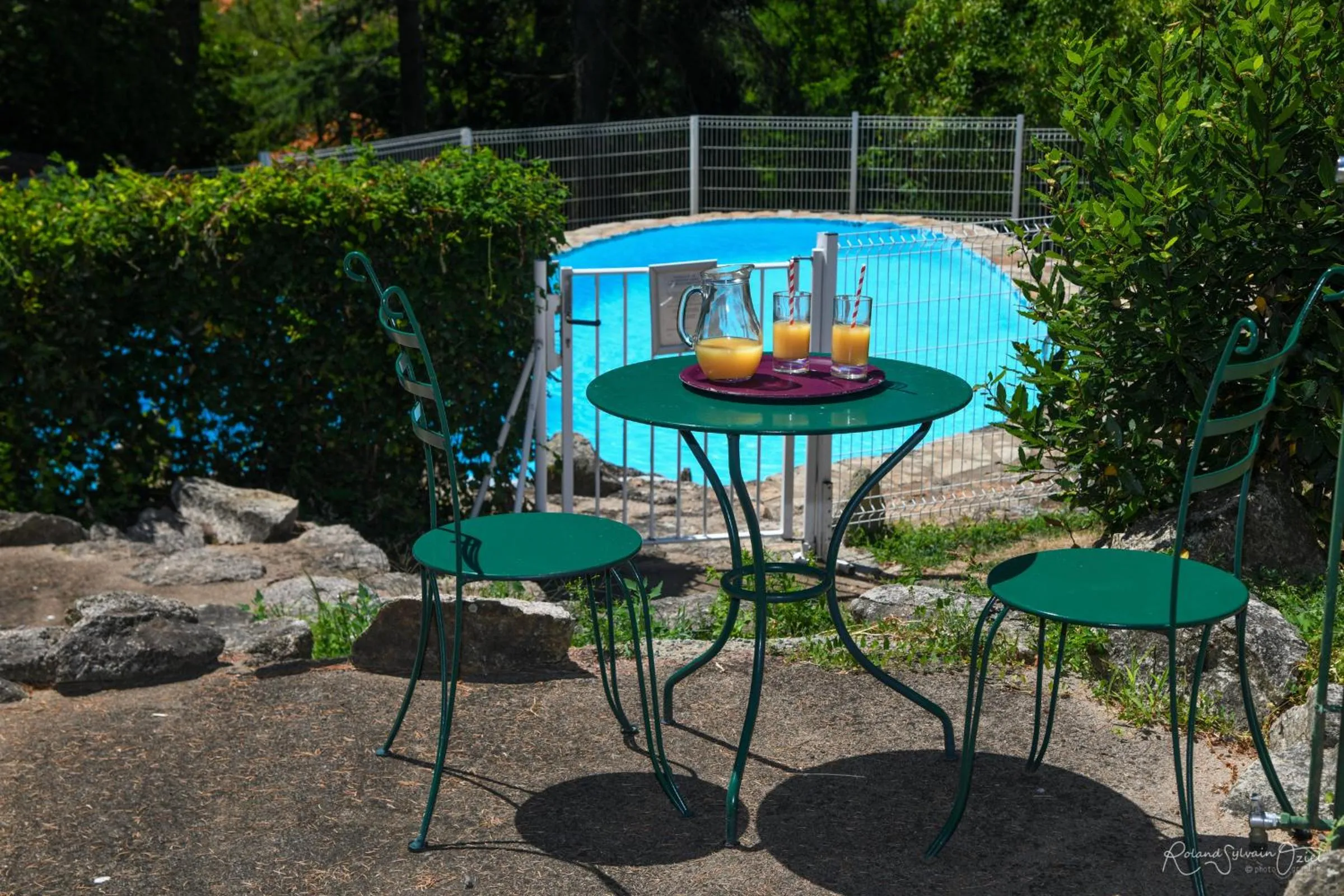Swimming pool in Logis Hôtel La Chaumière