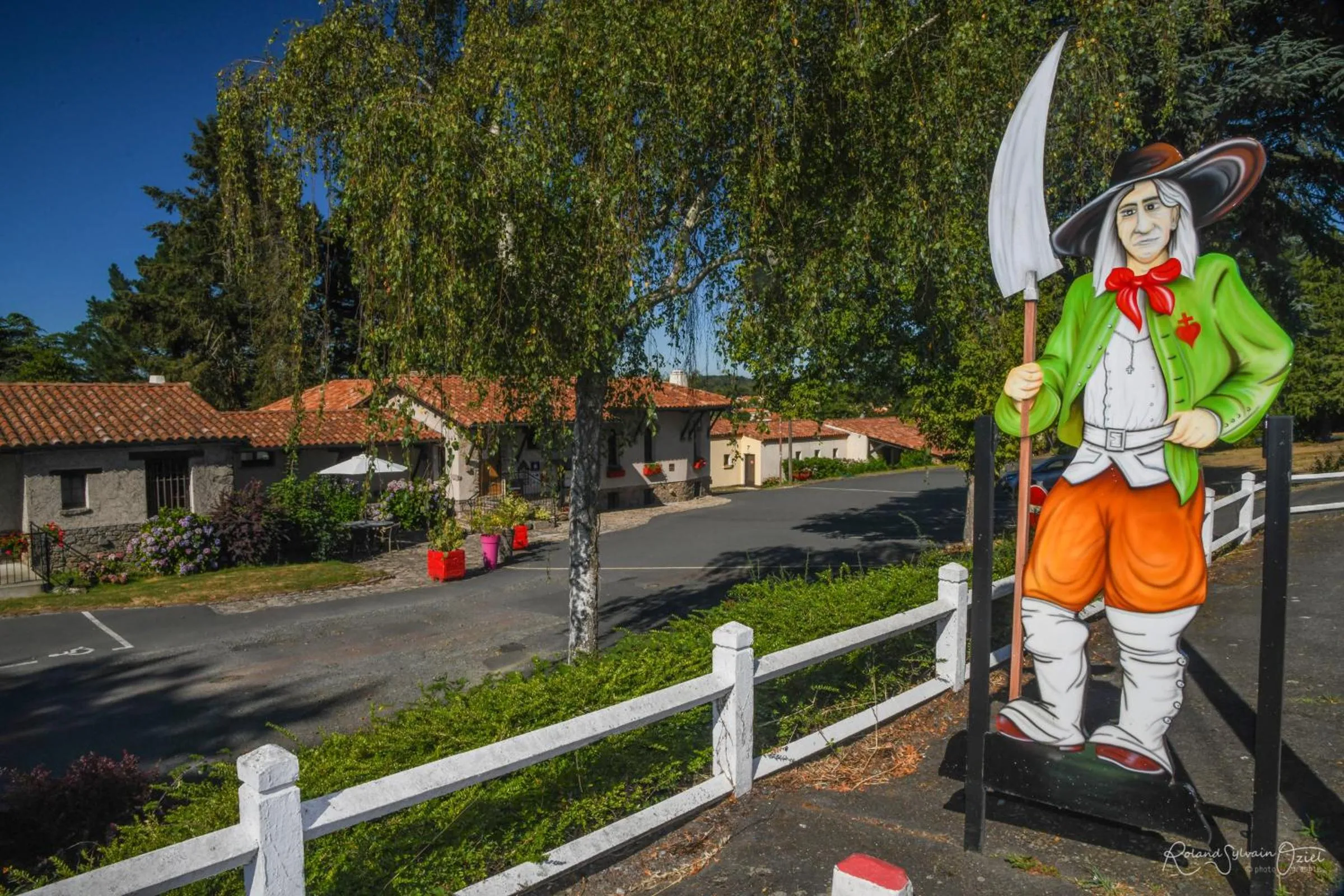 Property building in Logis Hôtel La Chaumière