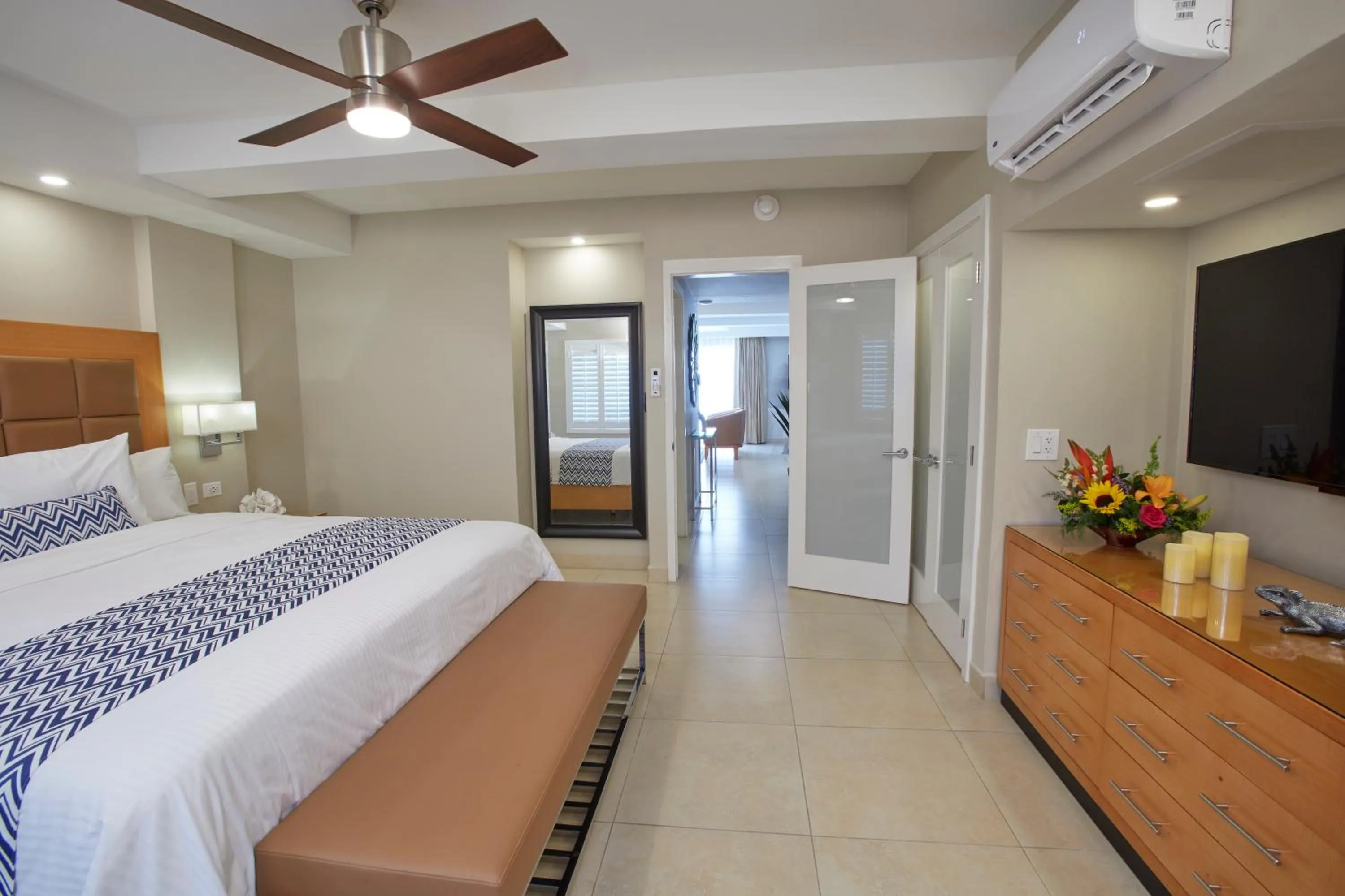 Bedroom, Bed in Divi Dutch Village Beach Resort