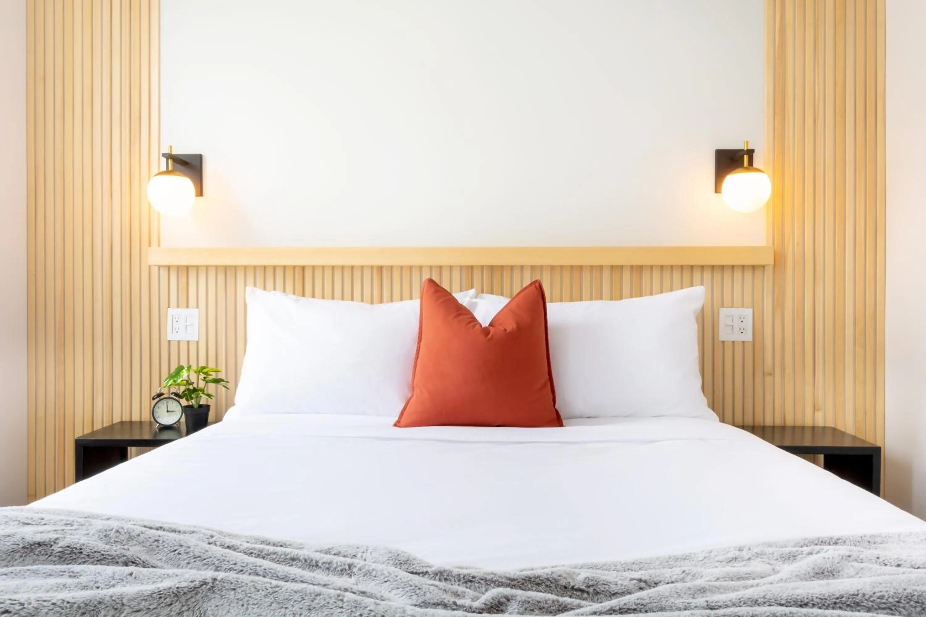 Bedroom, Bed in Appart hôtel Le Saint-Anselme