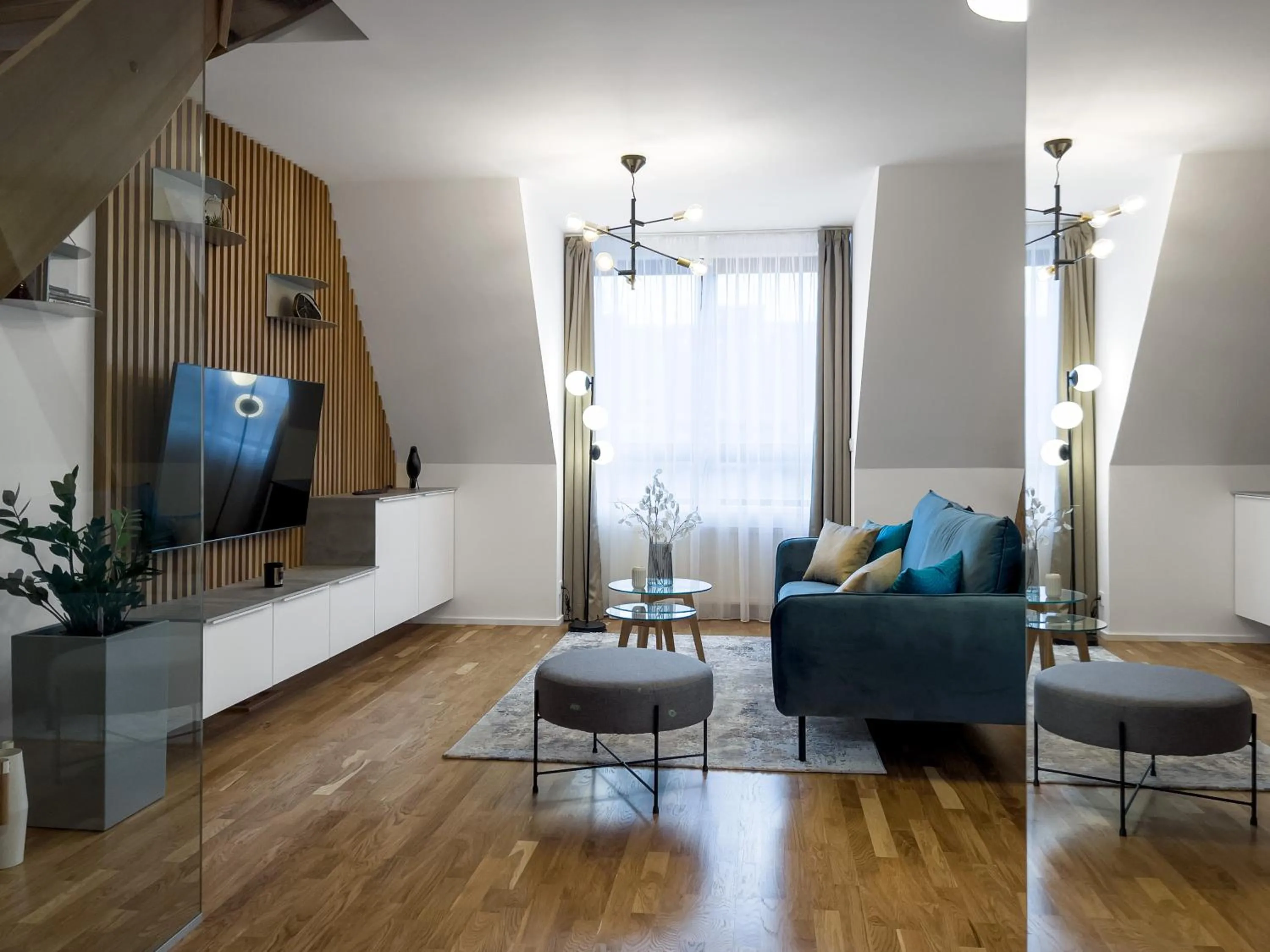 Communal lounge/ TV room in Old Town Museum Apartment