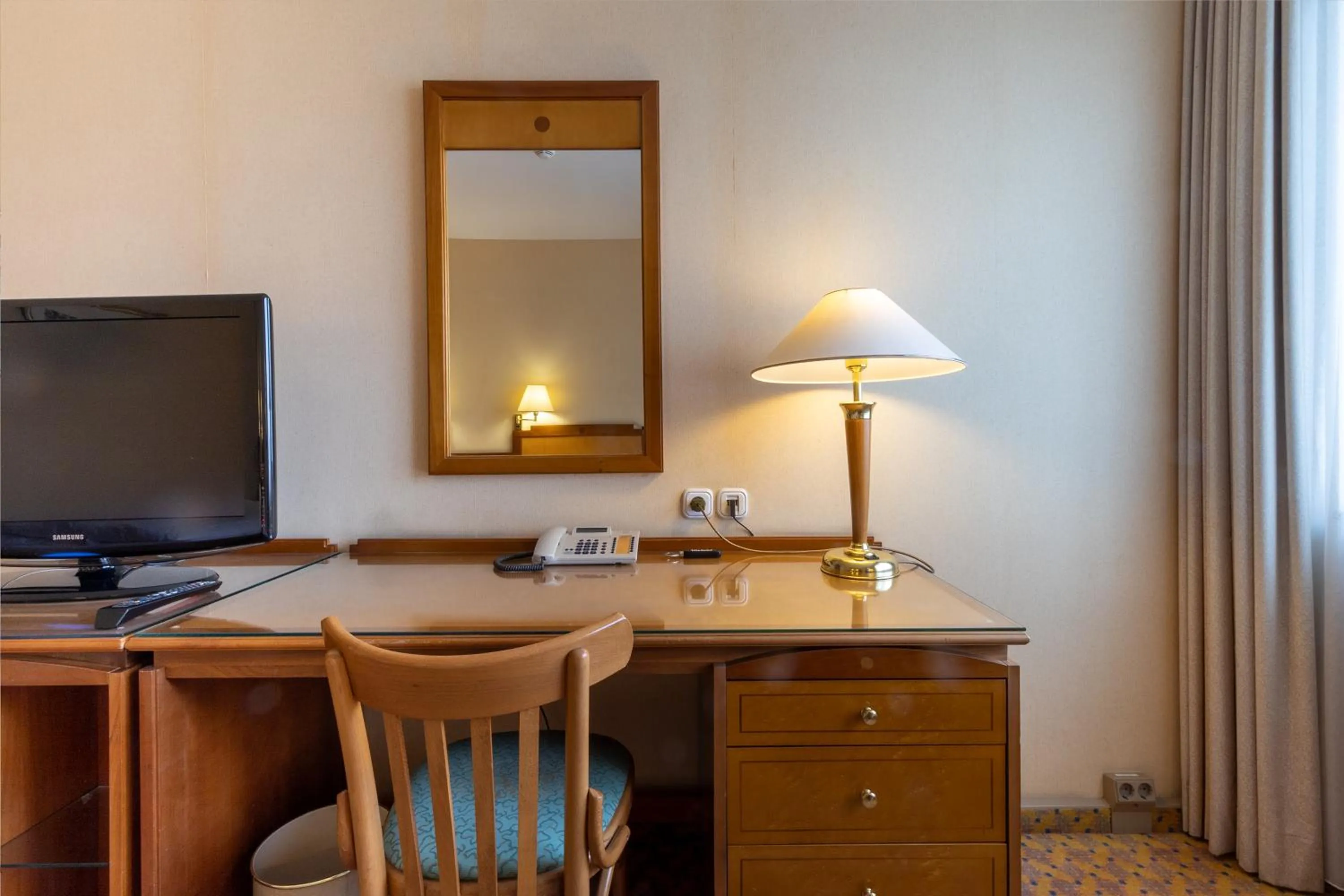 TV and multimedia in Mercure Hotel Gera City