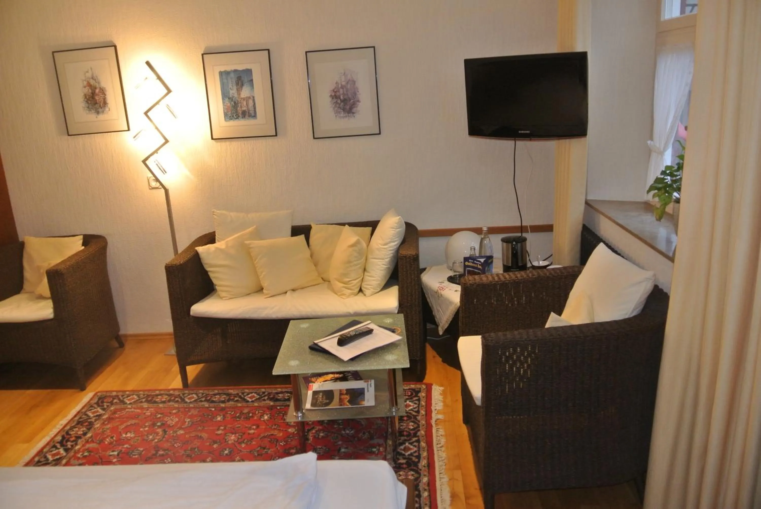 Seating area, Bed in Hotel-Restaurant Goldenes Lamm