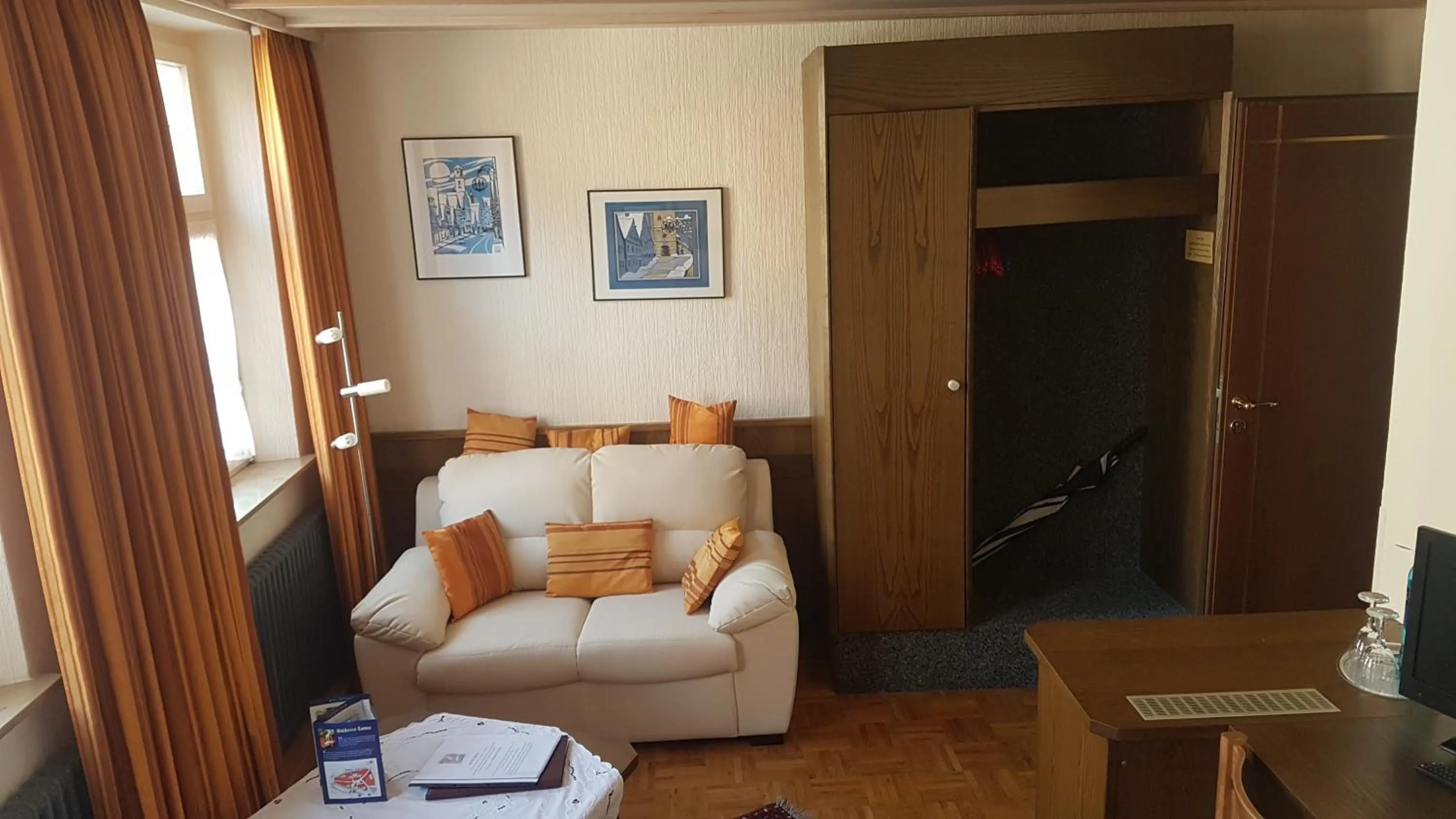 Seating area in Hotel-Restaurant Goldenes Lamm