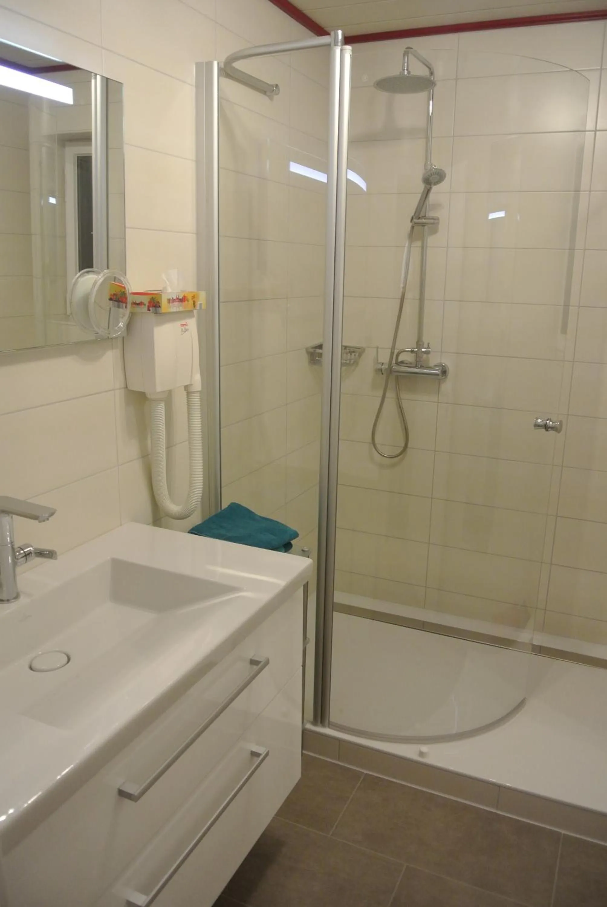 Shower in Hotel-Restaurant Goldenes Lamm