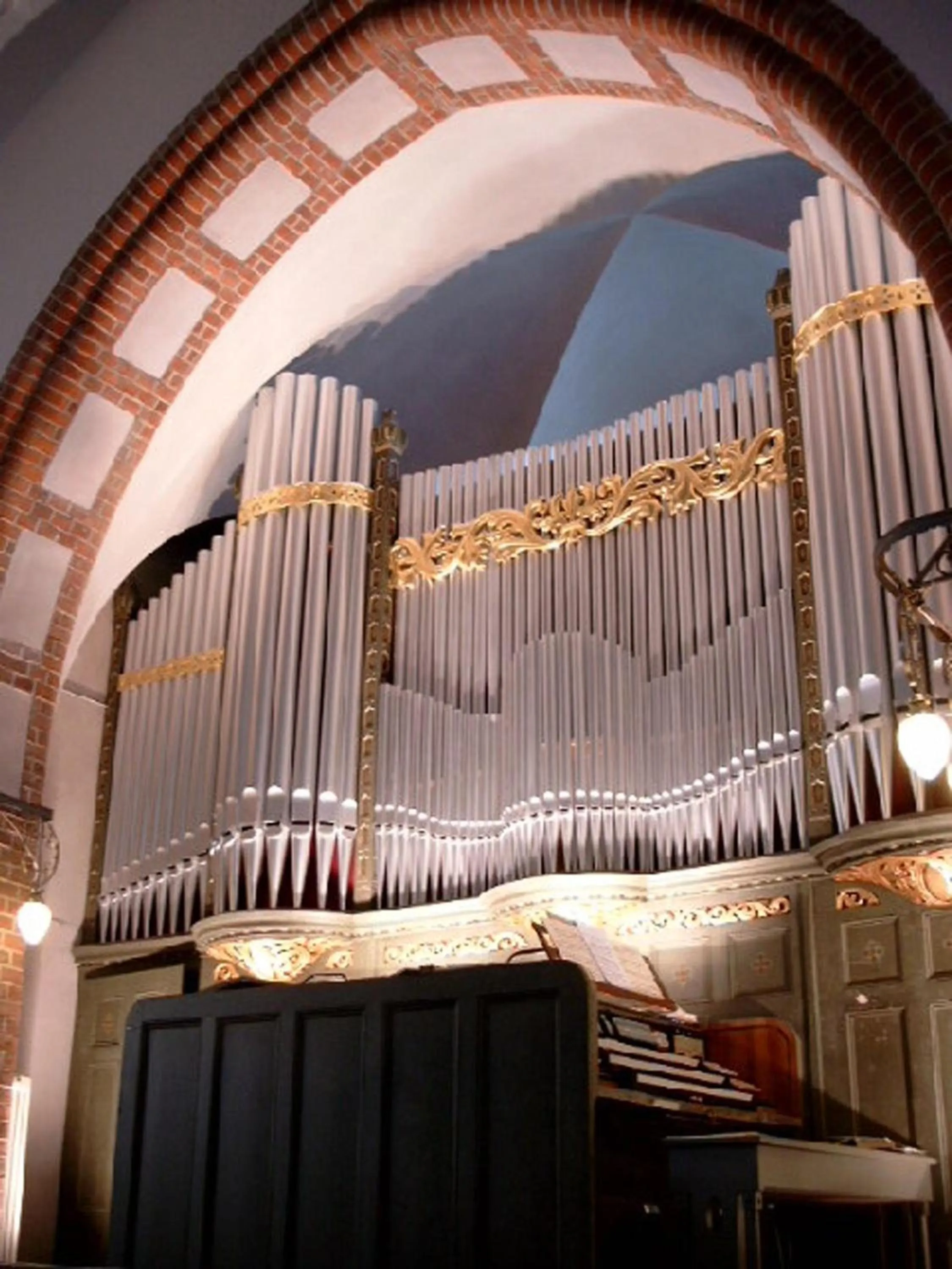 Entertainment in Port Inn Hotel