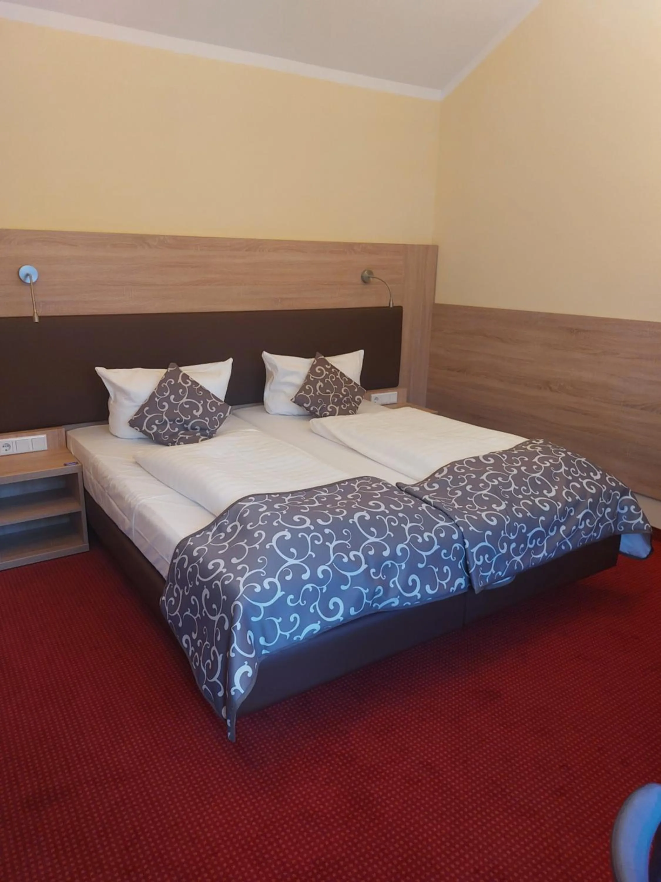 Bed in Port Inn Hotel