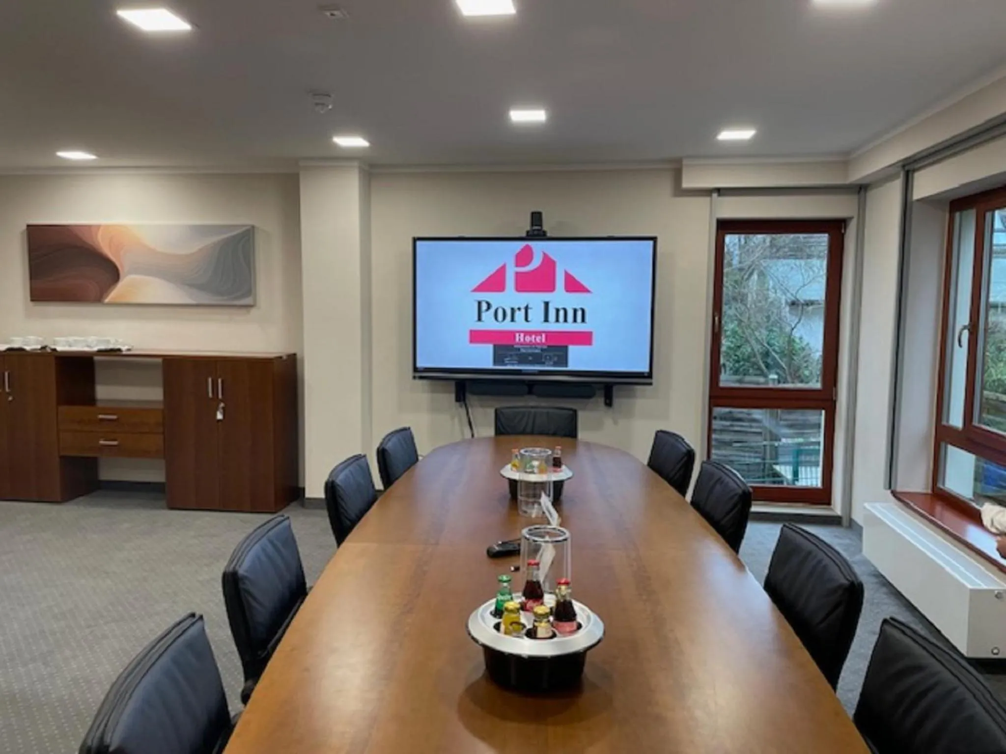 TV and multimedia in Port Inn Hotel