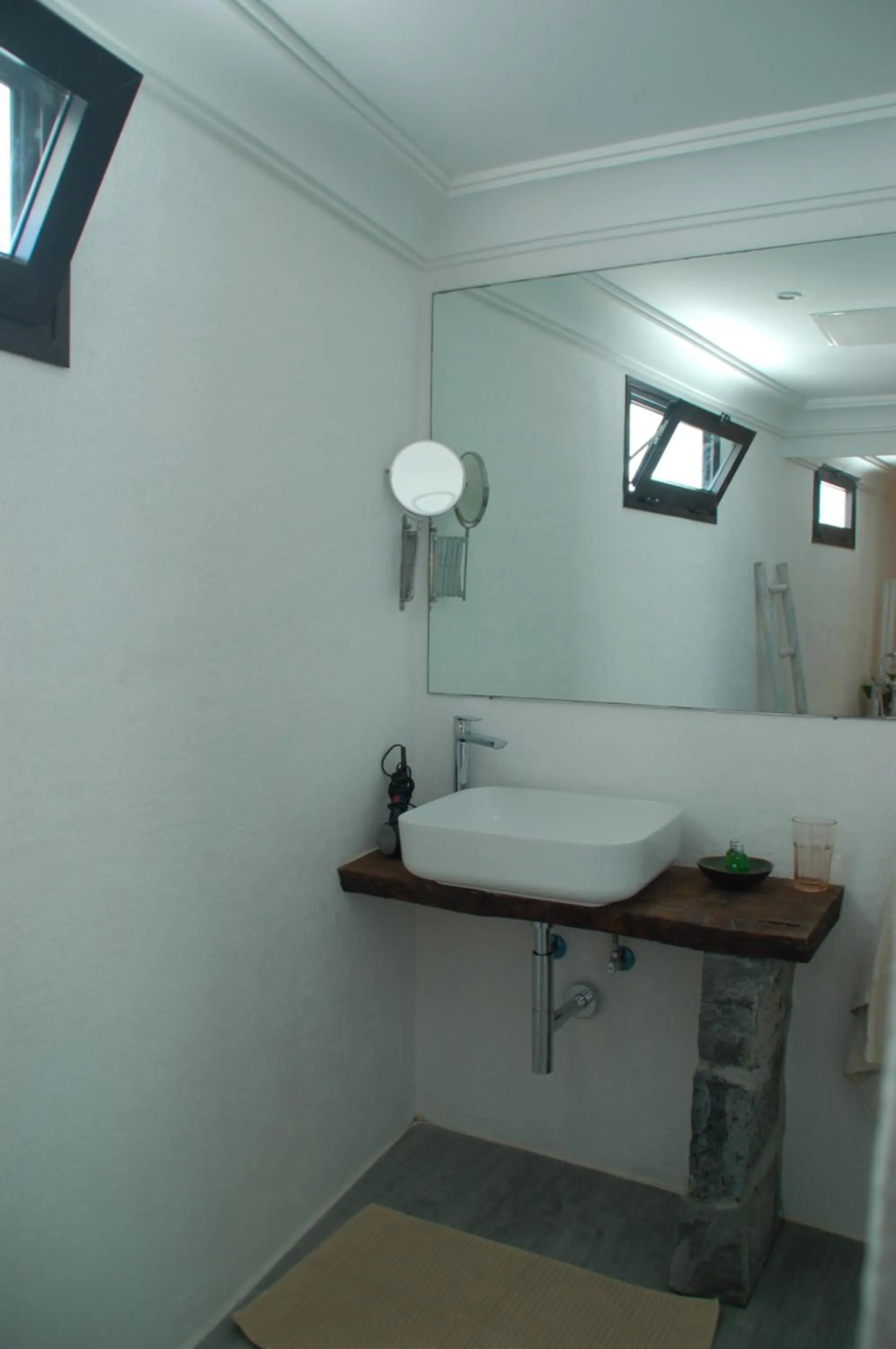 Bathroom in HOTELITO RURAL GA7COLORES only adult