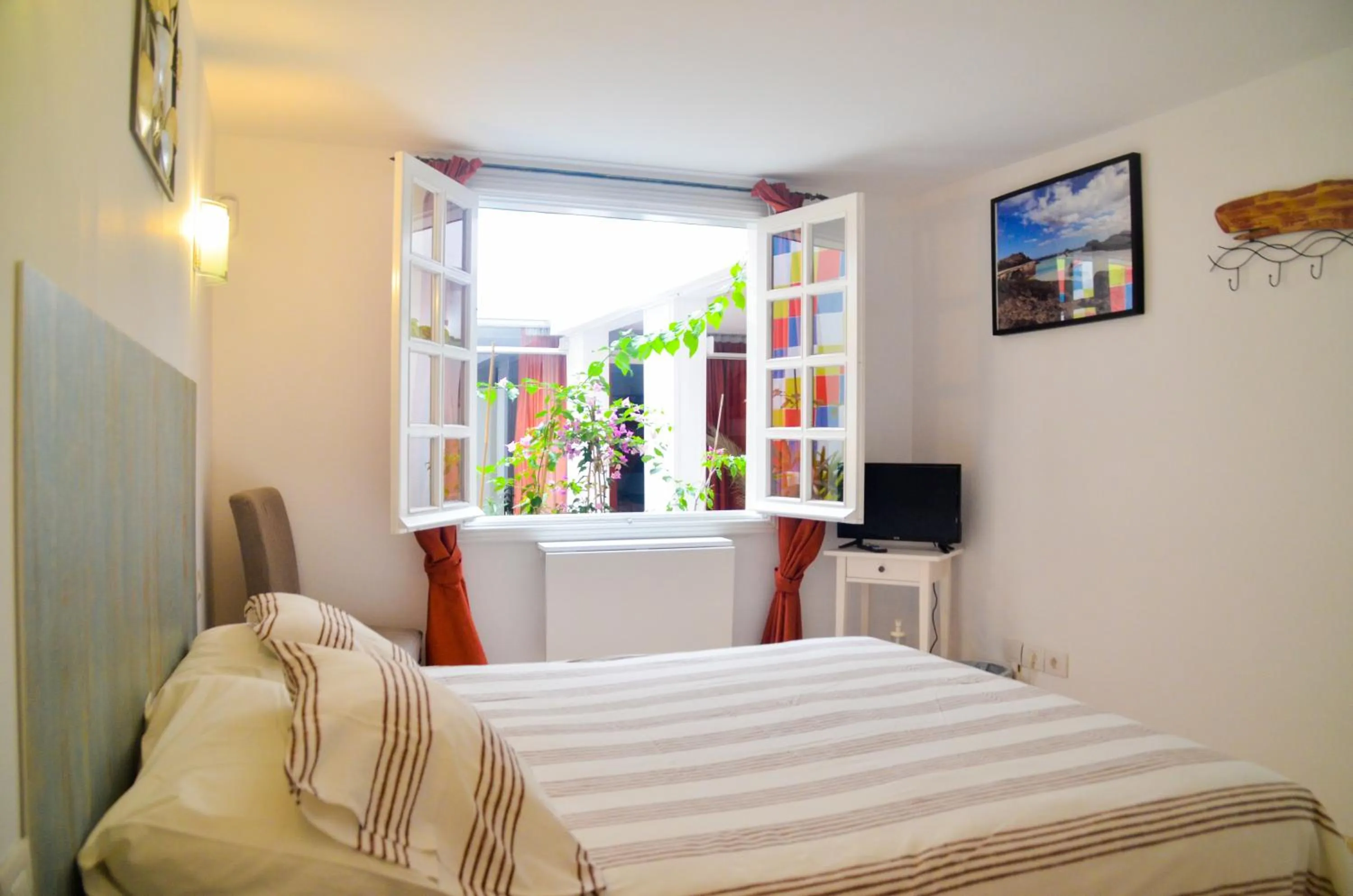 Patio, Bed in HOTELITO RURAL GA7COLORES only adult