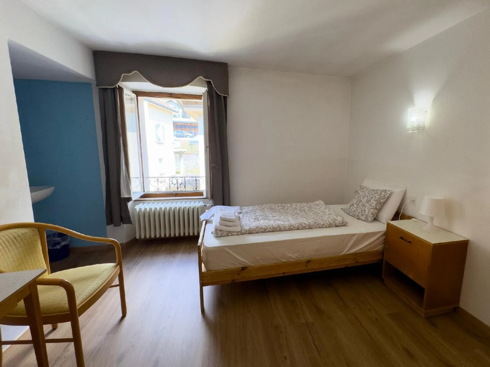 Bed in Hotel Des Alpes - Restaurant & Pizzeria