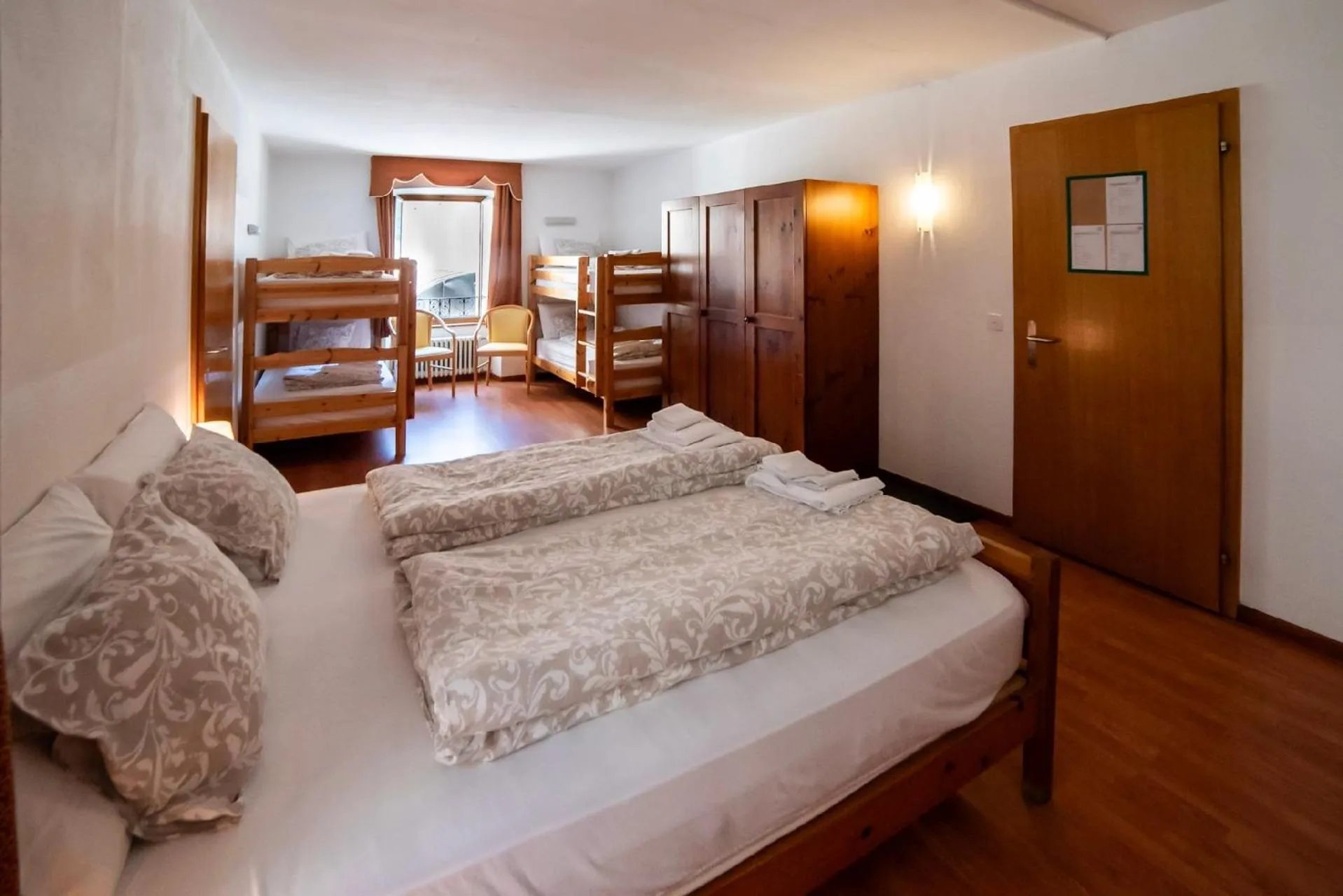 Bed in Hotel Des Alpes - Restaurant & Pizzeria