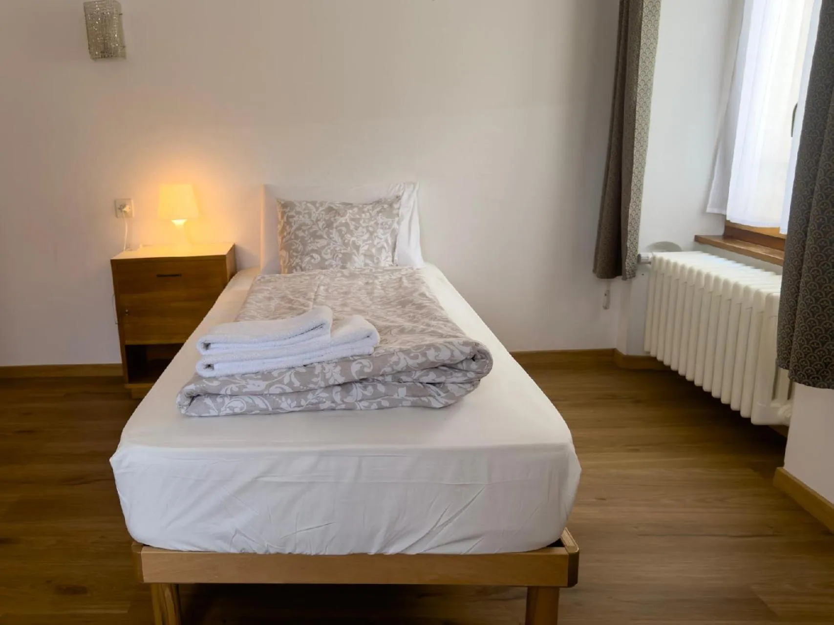 Bedroom, Bed in Hotel Des Alpes - Restaurant & Pizzeria