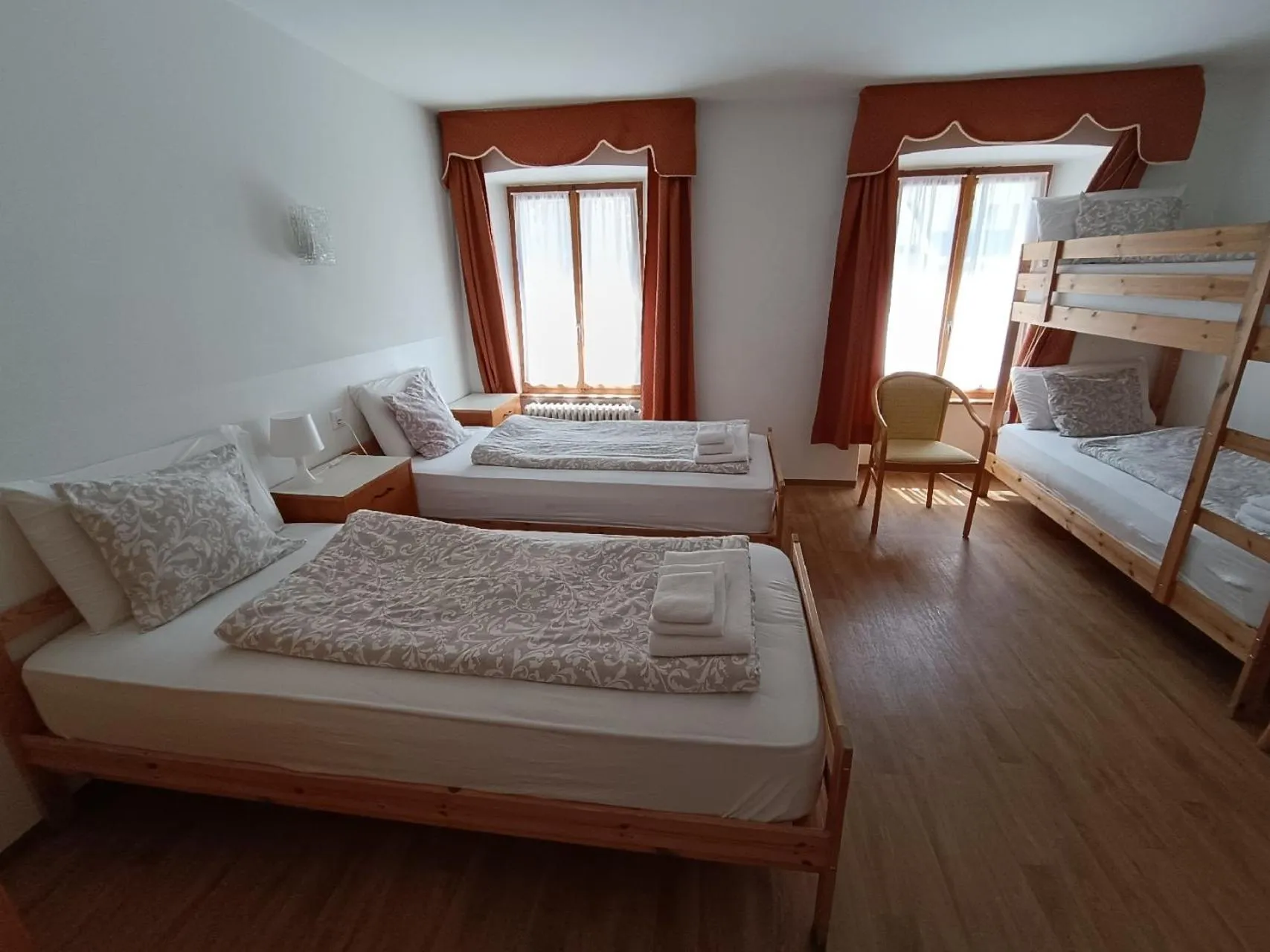 Bed in Hotel Des Alpes - Restaurant & Pizzeria