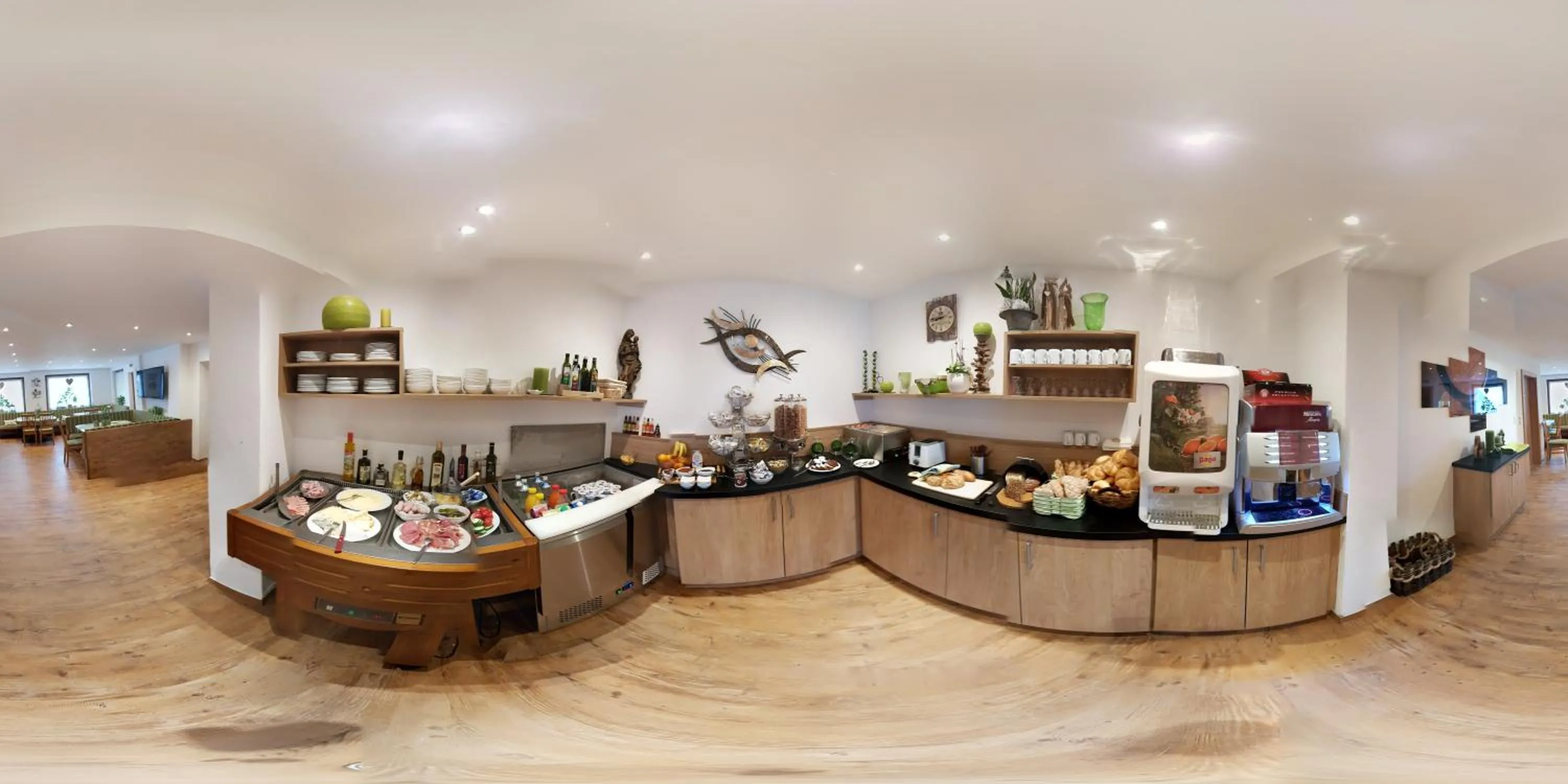 Breakfast in Hotel Restaurant Rosengarten