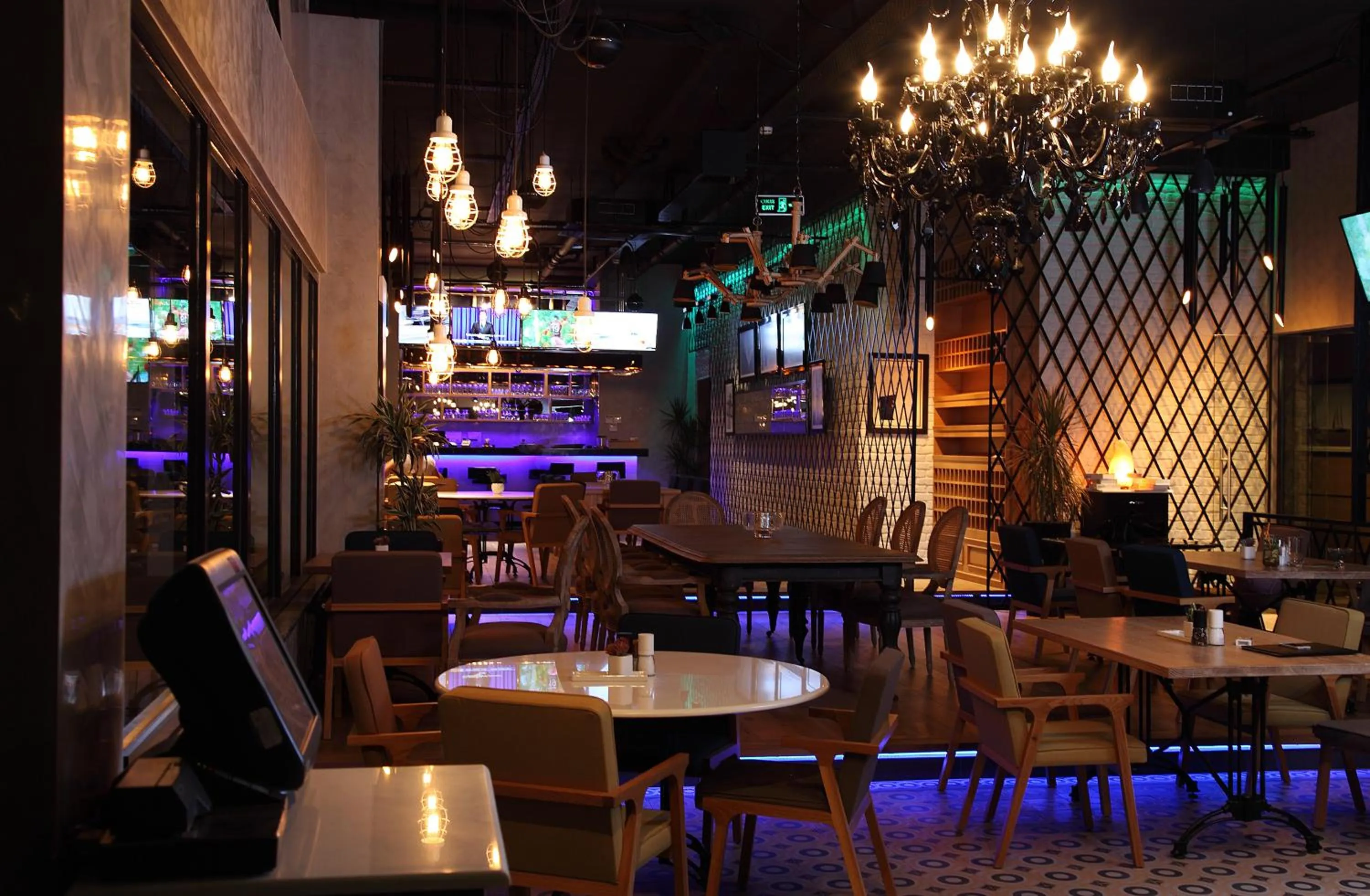 Restaurant/places to eat in Tuzla Town Hotel