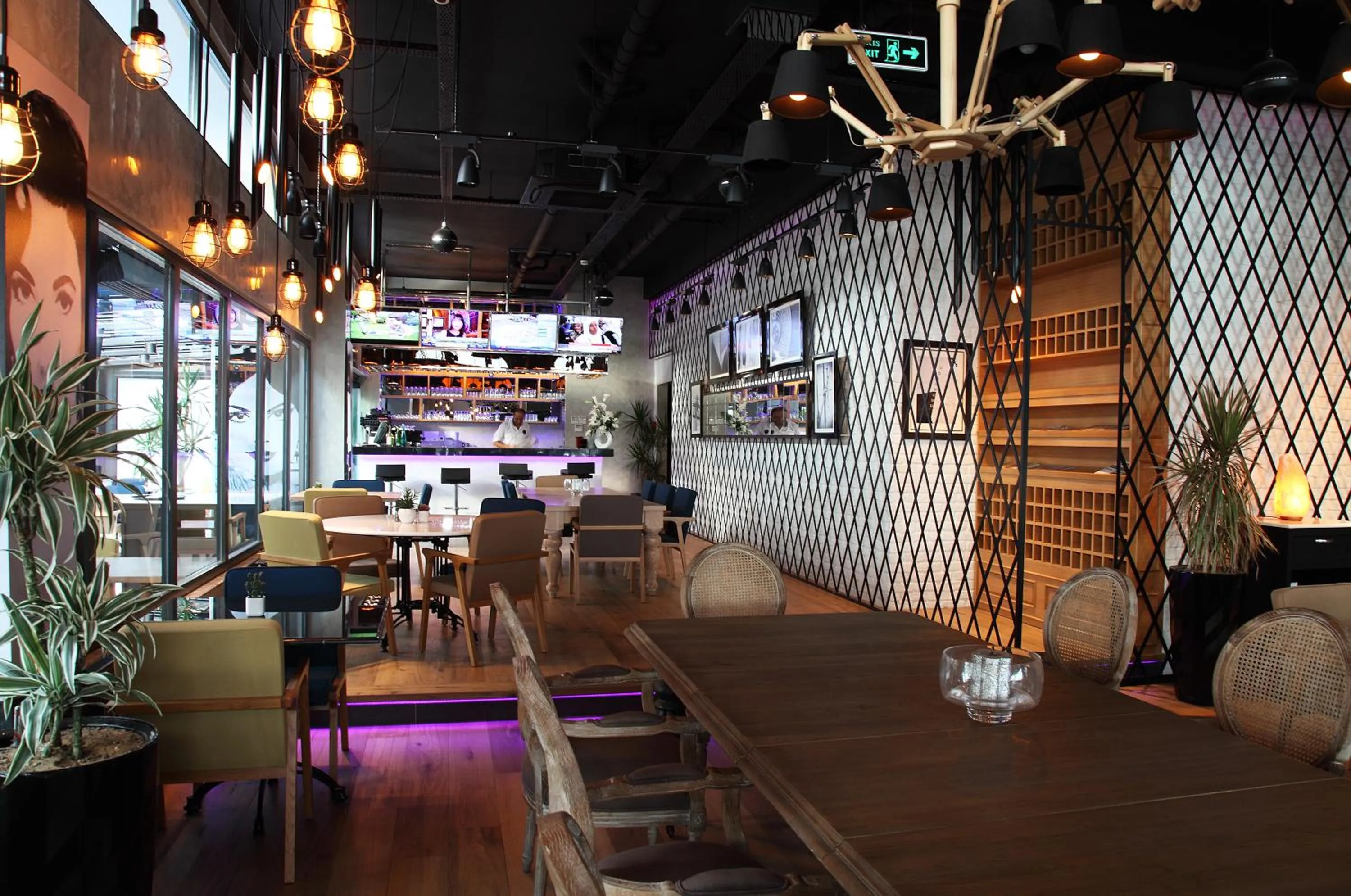 Restaurant/places to eat in Tuzla Town Hotel