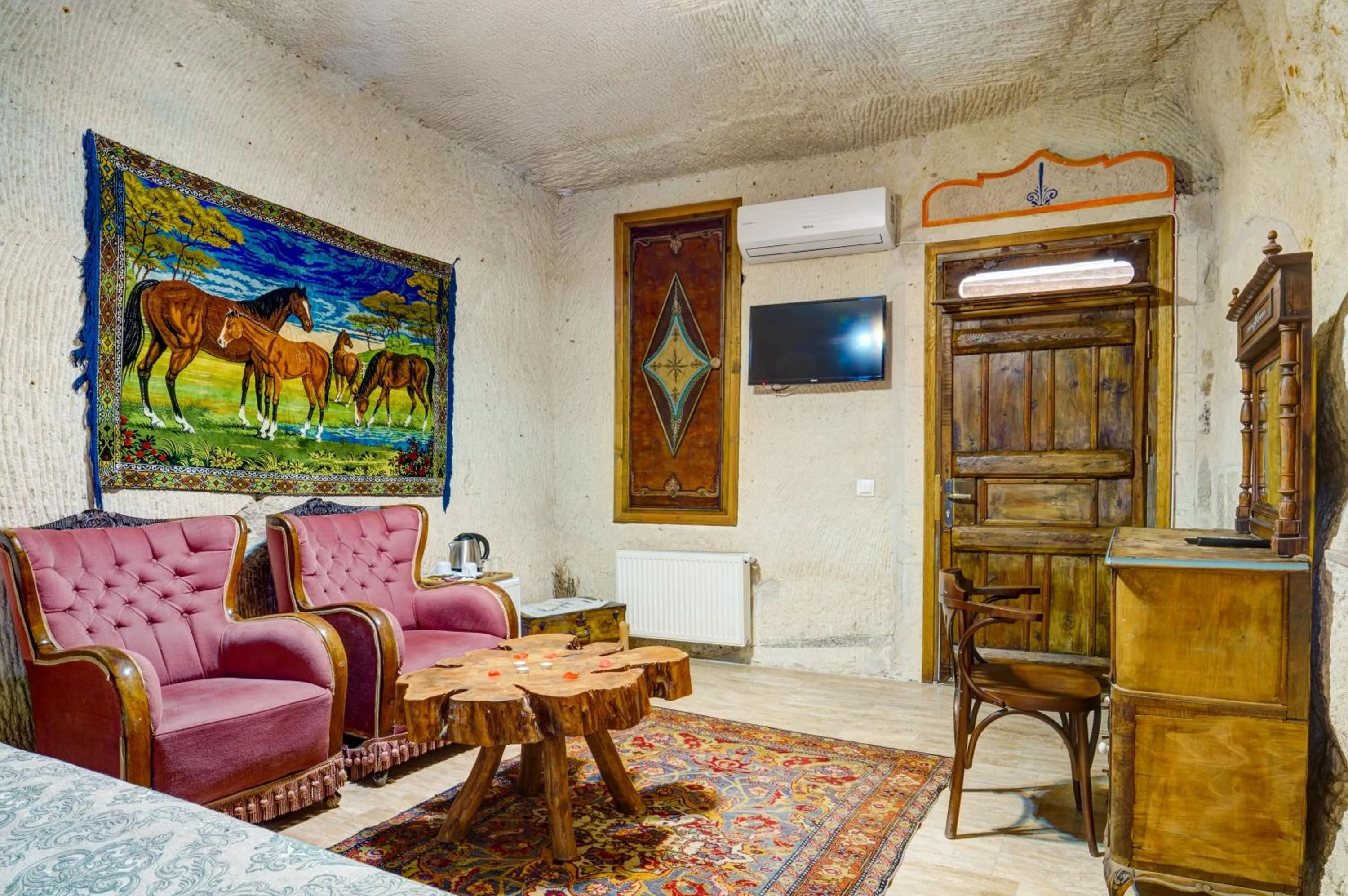 Seating area in Nova Cave Hotel