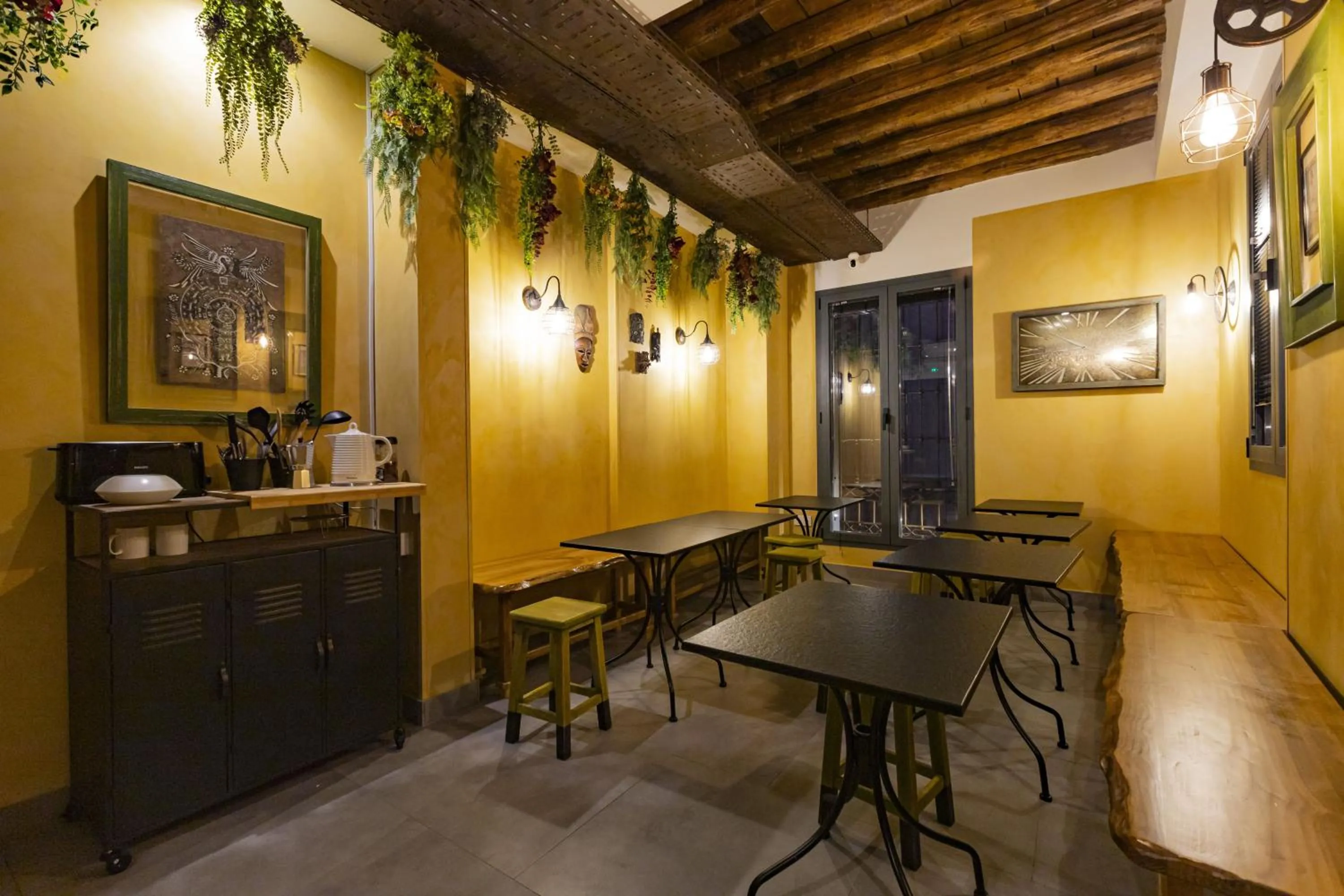 Communal lounge/ TV room in Hostel Carlota Braun