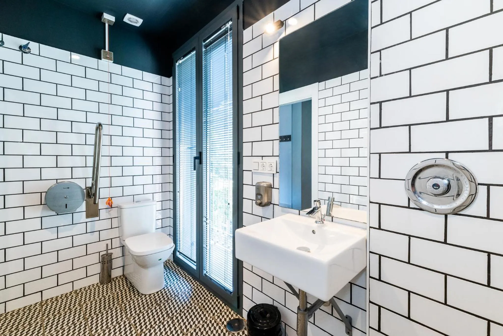 Toilet in Hostel Carlota Braun