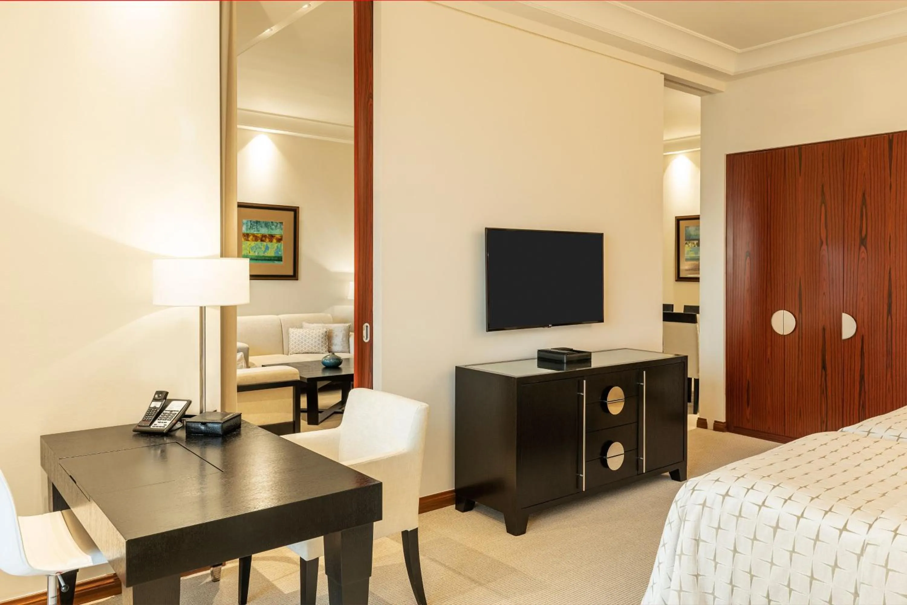 Photo of the whole room, Bed in Grosvenor House, a Luxury Collection Hotel, Dubai