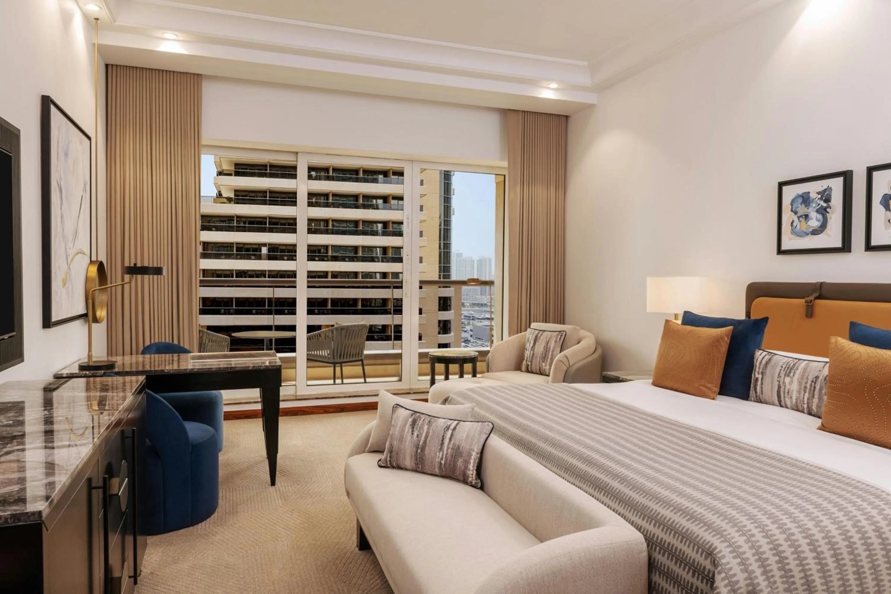 Photo of the whole room, Bed in Grosvenor House, a Luxury Collection Hotel, Dubai