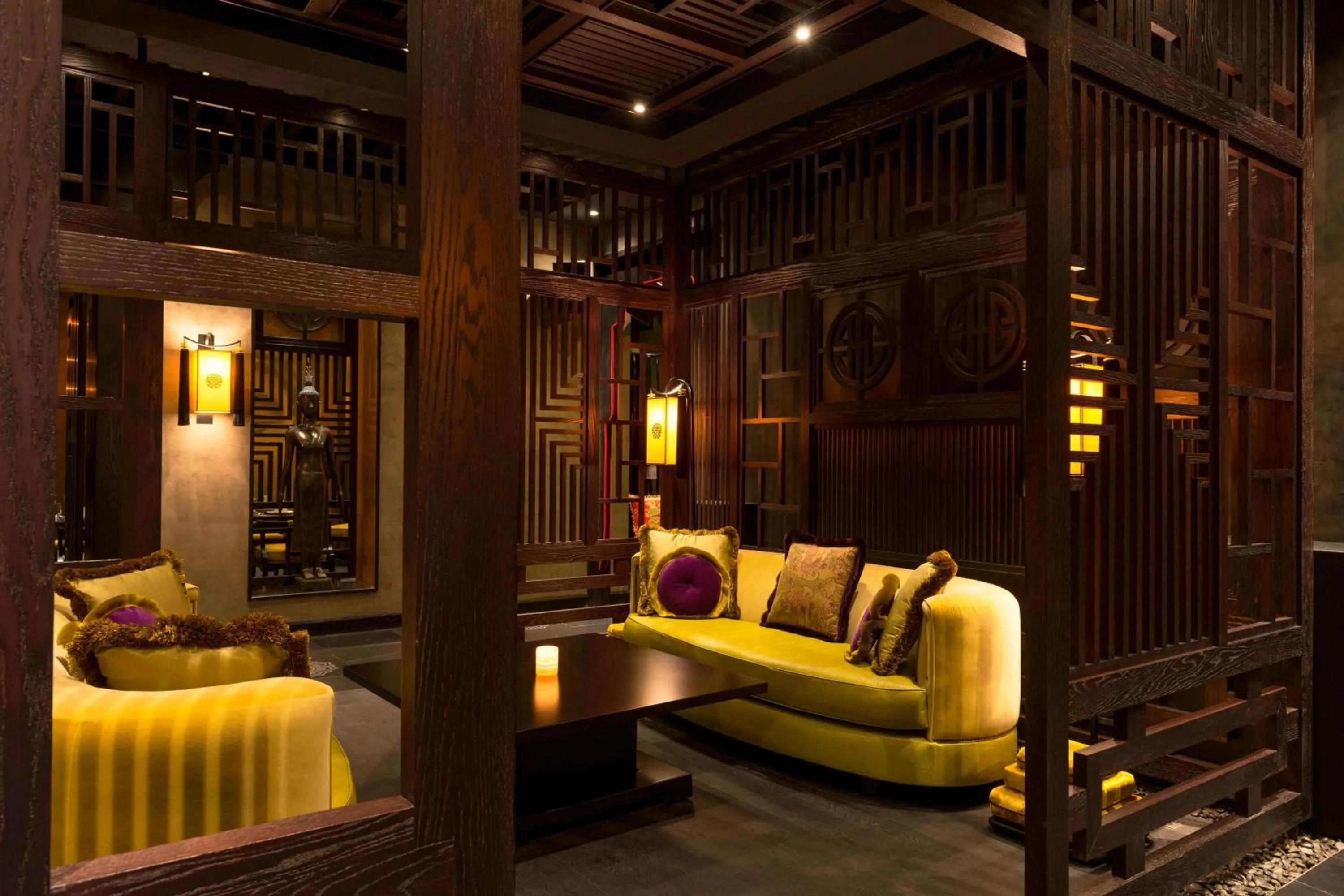 Lounge or bar in Grosvenor House, a Luxury Collection Hotel, Dubai