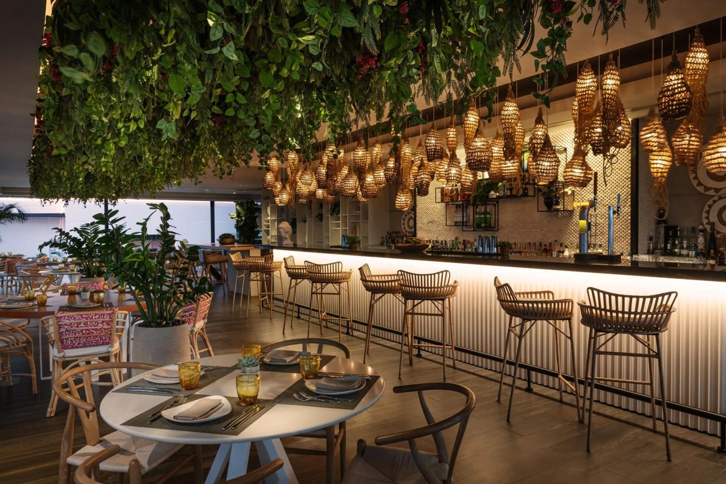 Lounge or bar in Grosvenor House, a Luxury Collection Hotel, Dubai