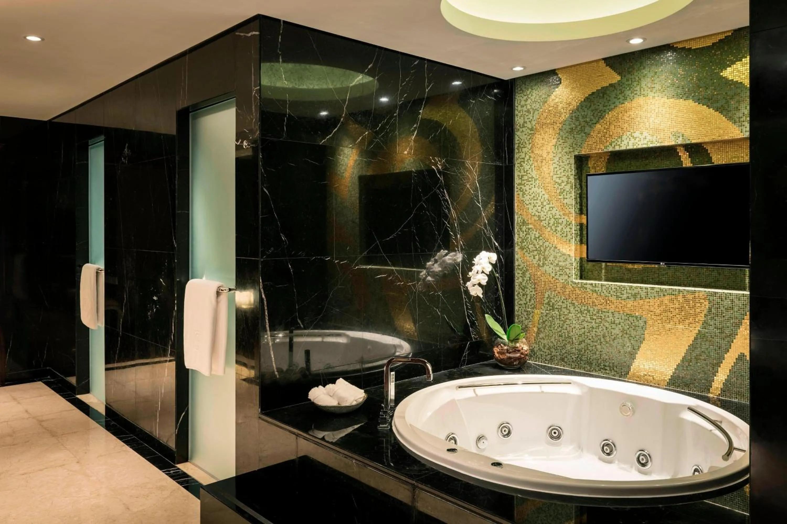 Bathroom in Grosvenor House, a Luxury Collection Hotel, Dubai