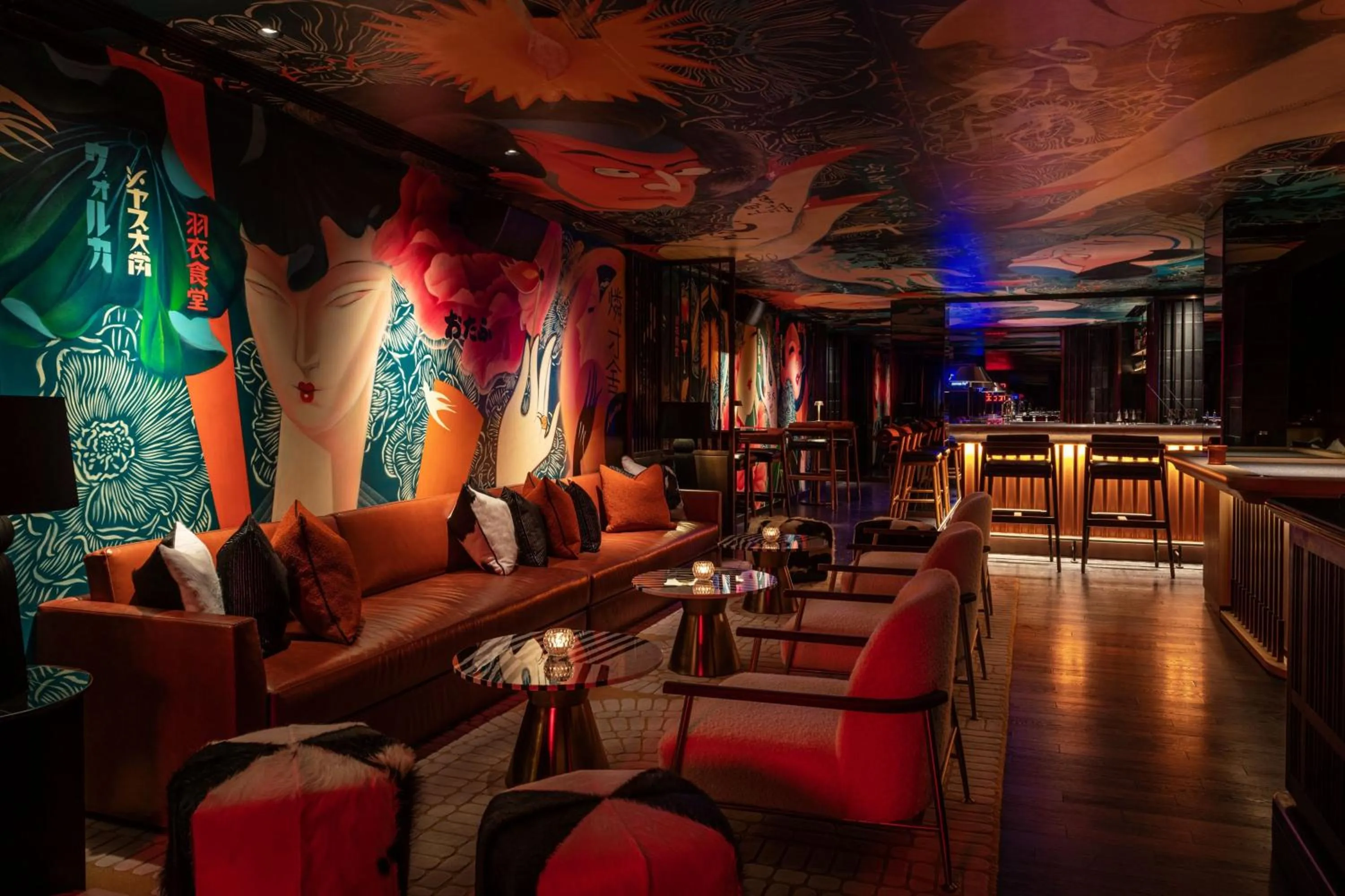 Lounge or bar in Grosvenor House, a Luxury Collection Hotel, Dubai