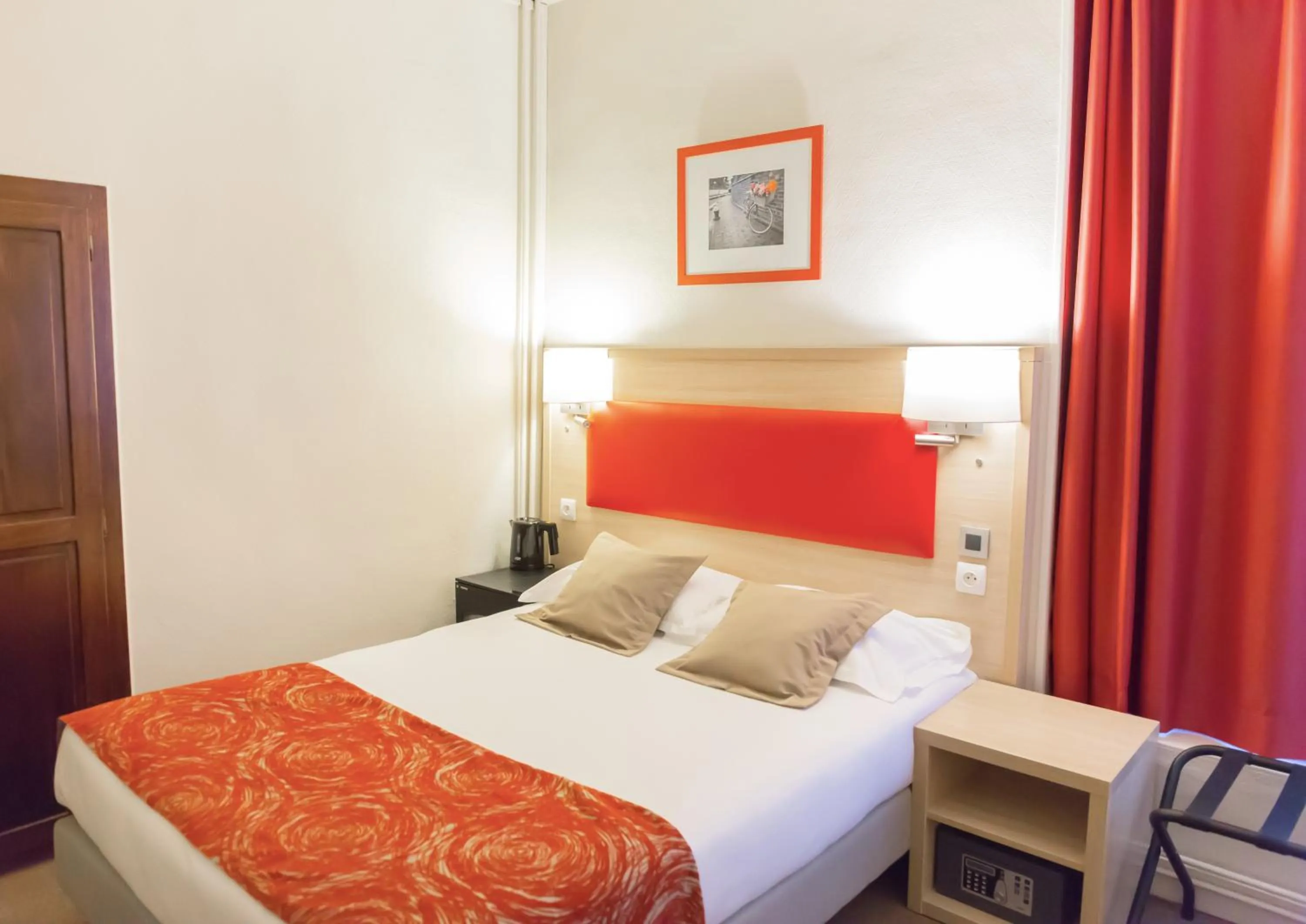 Bedroom, Bed in D'win