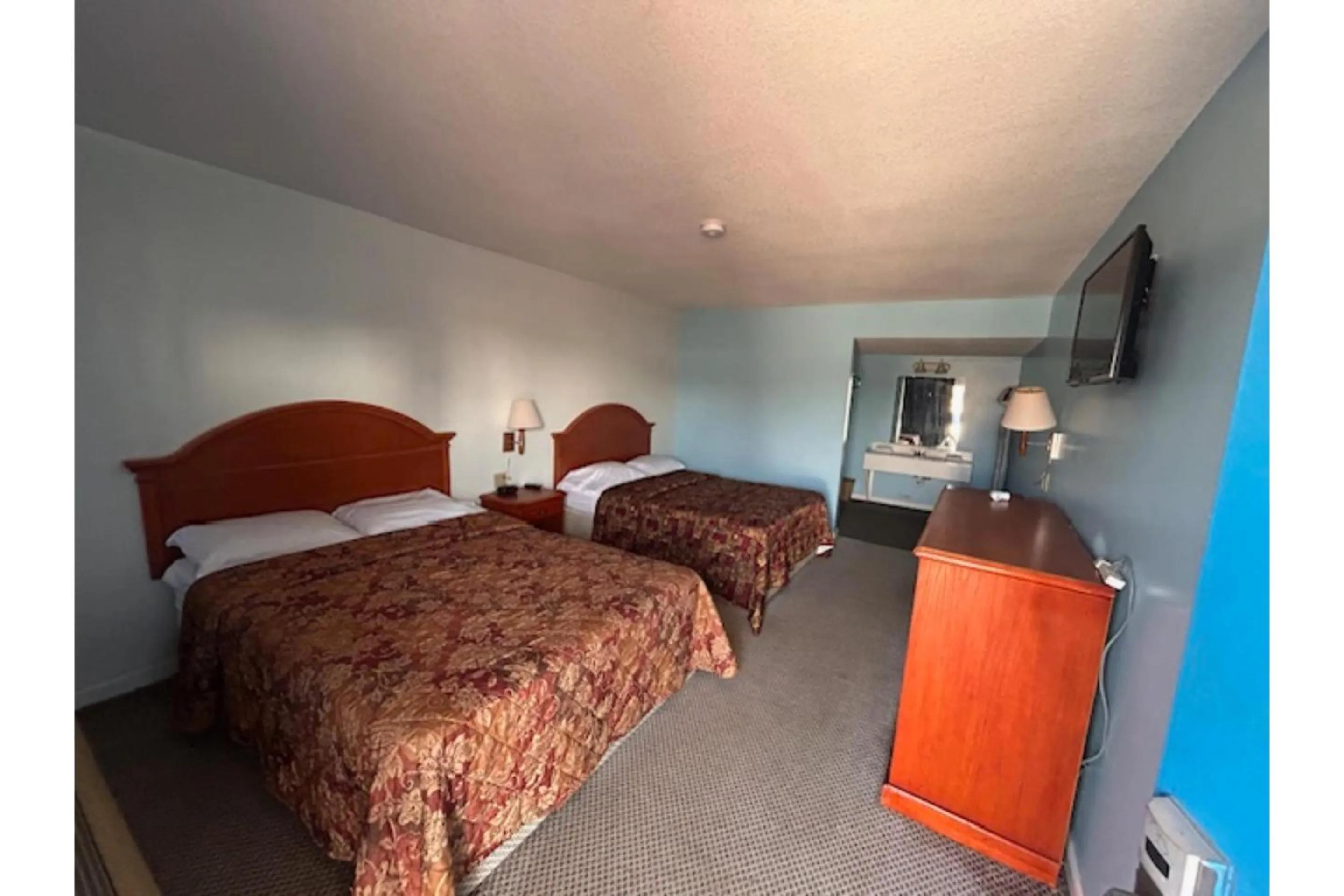 2 Queen Beds Non-Smoking in Sky Palace Inn By OYO Anthony KS