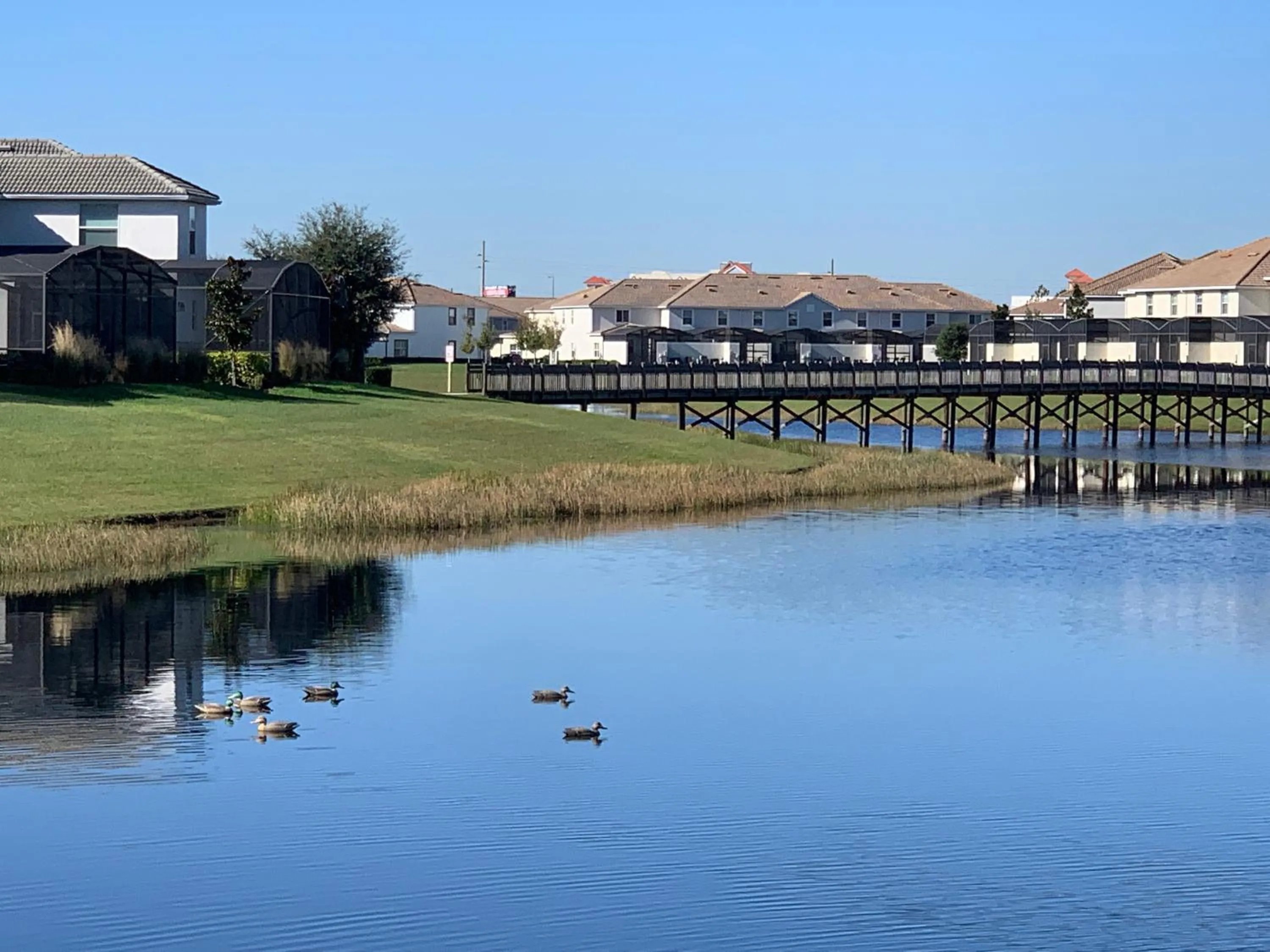 Property building in 3B2B-Beautiful Lake View-Baby Friendly-FREE WATER PARK!NO Resort Fee-5 Miles to Disney-Storey Lake 3141