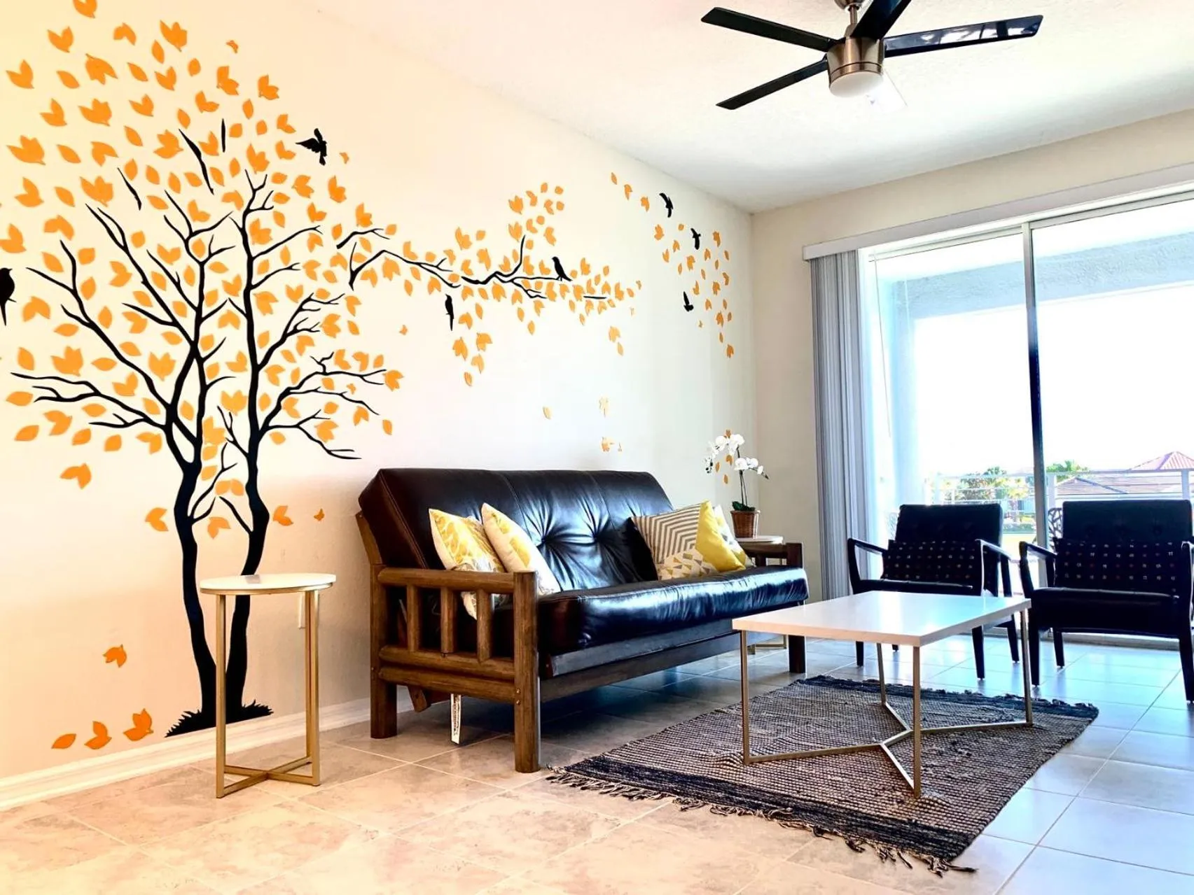 Living room in 3B2B-Beautiful Lake View-Baby Friendly-FREE WATER PARK!NO Resort Fee-5 Miles to Disney-Storey Lake 3141