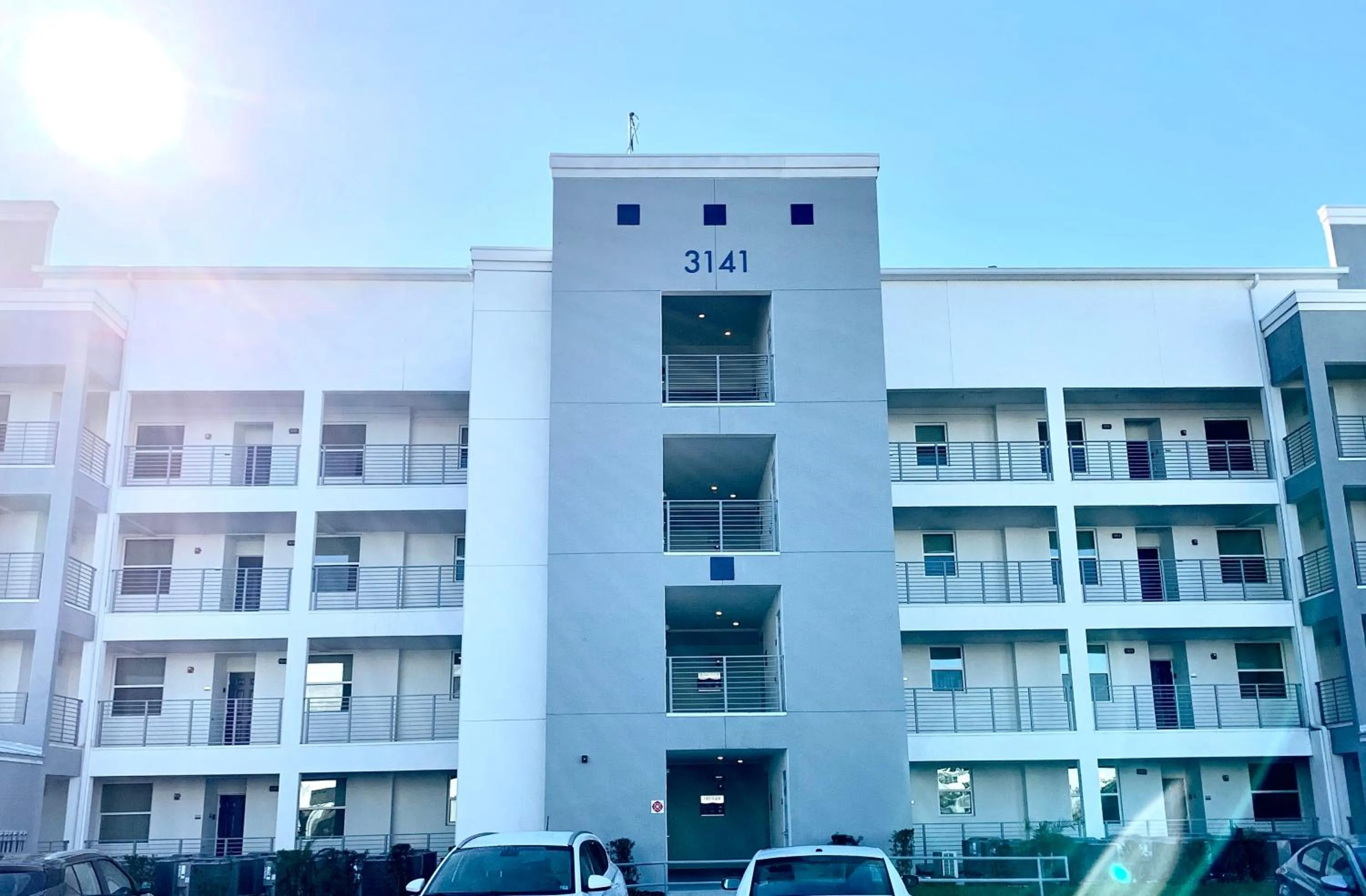 Property building in 3B2B-Beautiful Lake View-Baby Friendly-FREE WATER PARK!NO Resort Fee-5 Miles to Disney-Storey Lake 3141