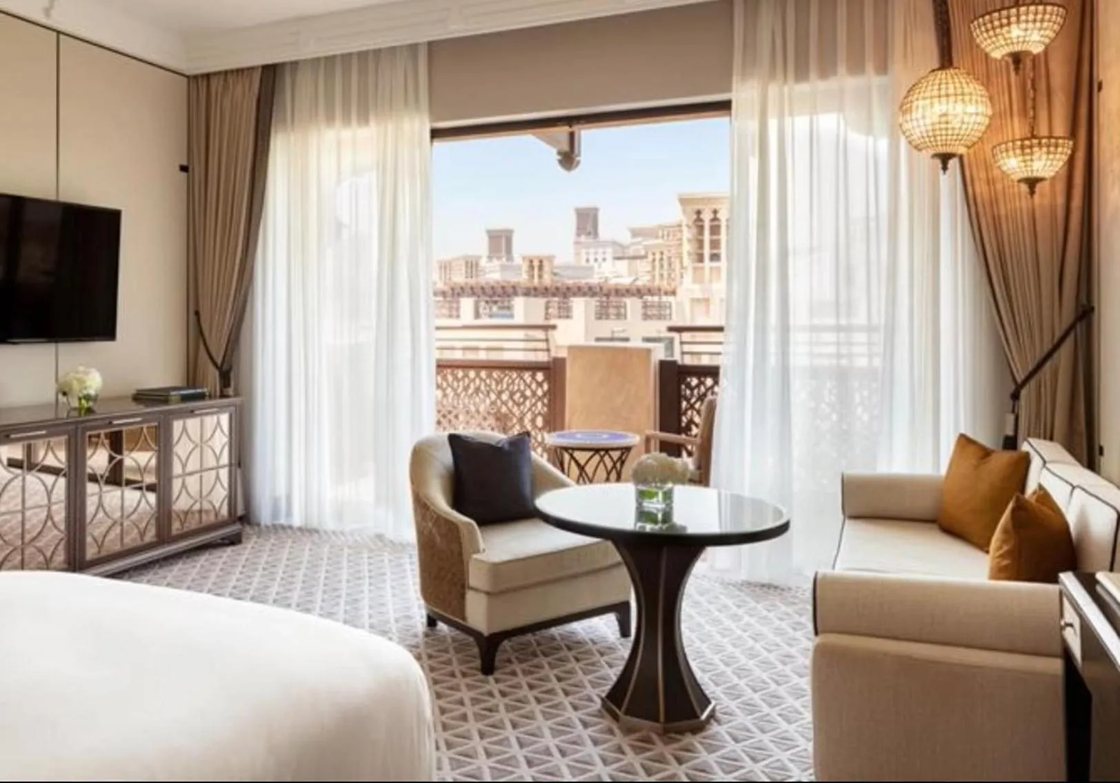 Living room, Bed in Jumeirah Mina Al Salam Dubai