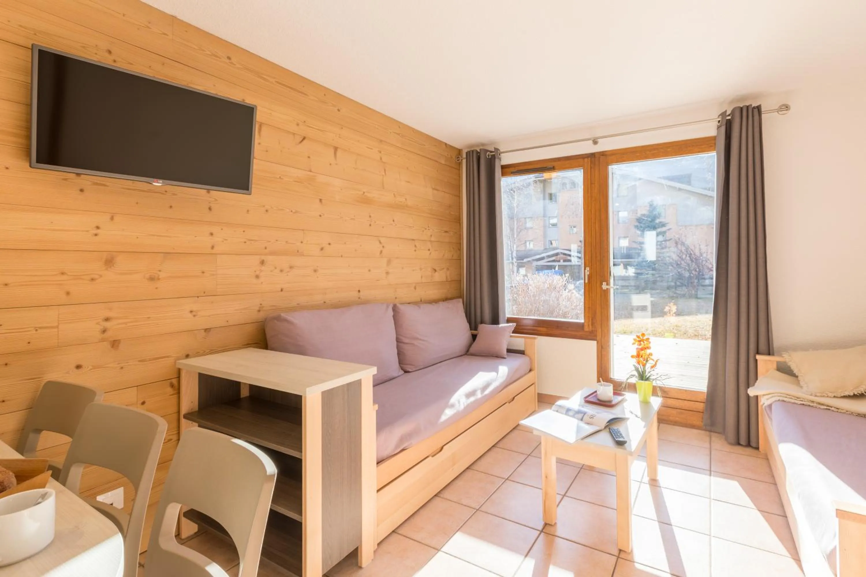 TV and multimedia in Chalets Jardin Alpin by Mountain Collection Immobilier