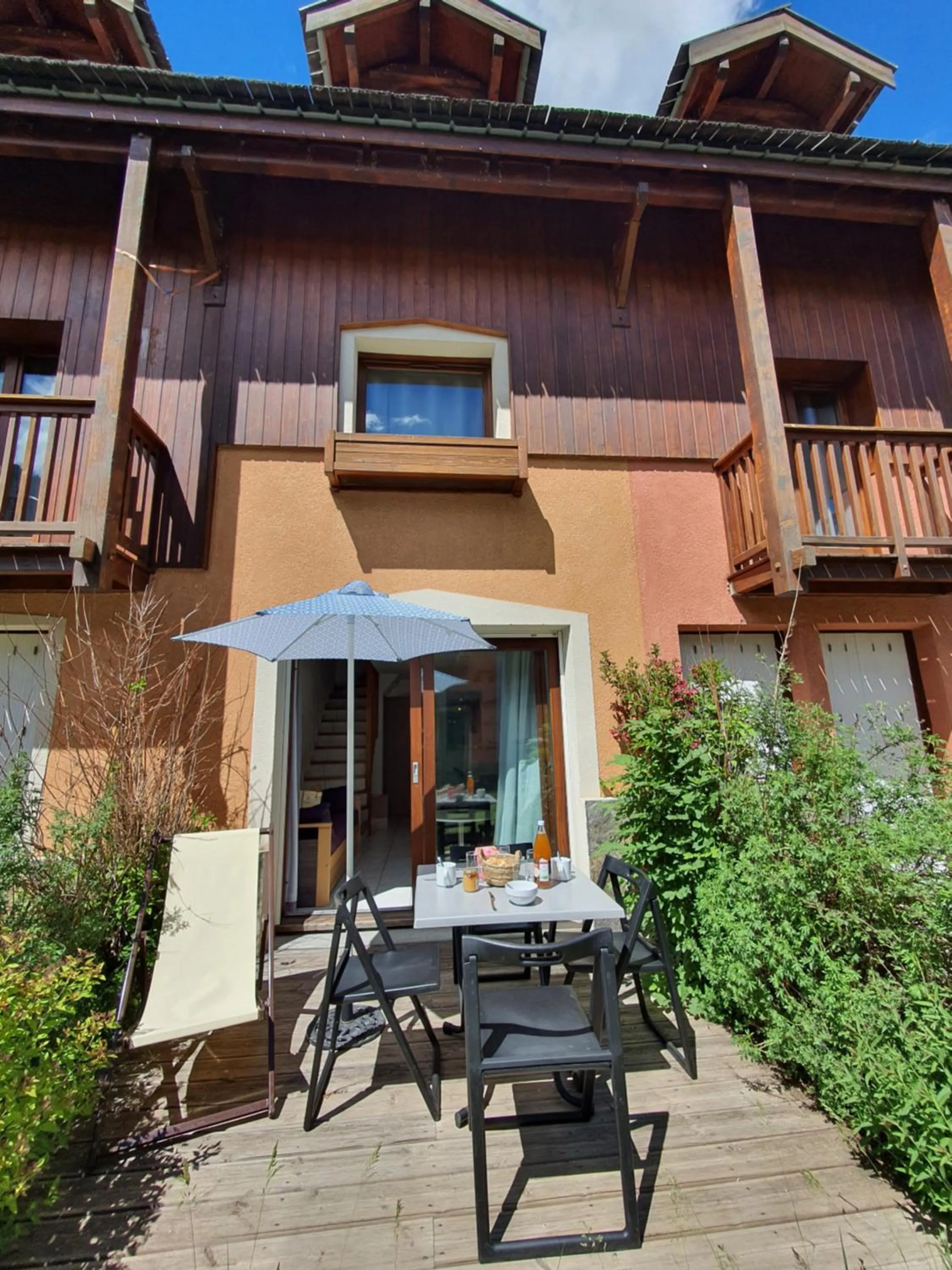 Patio in Chalets Jardin Alpin by Mountain Collection Immobilier