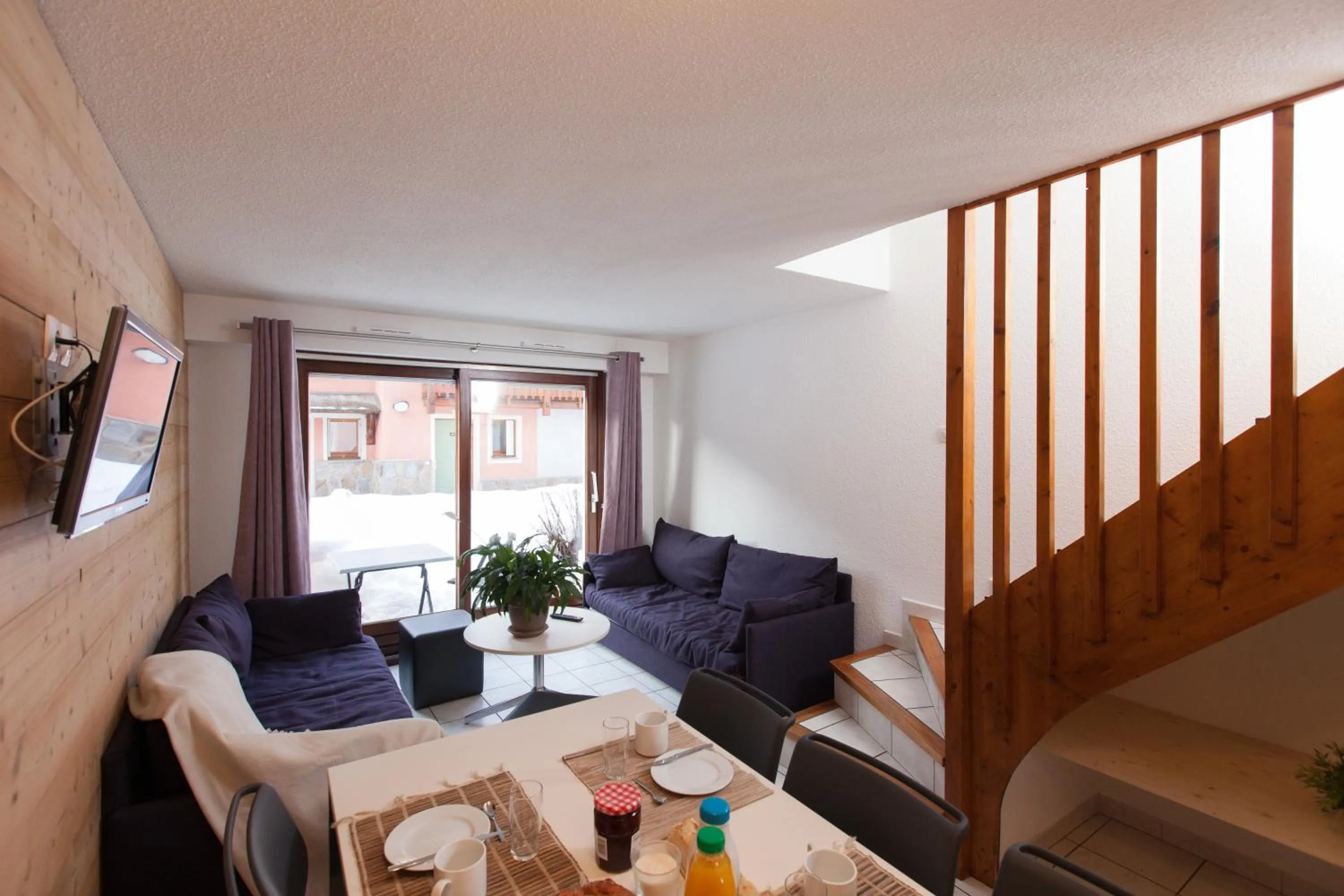 Living room in Chalets Jardin Alpin by Mountain Collection Immobilier
