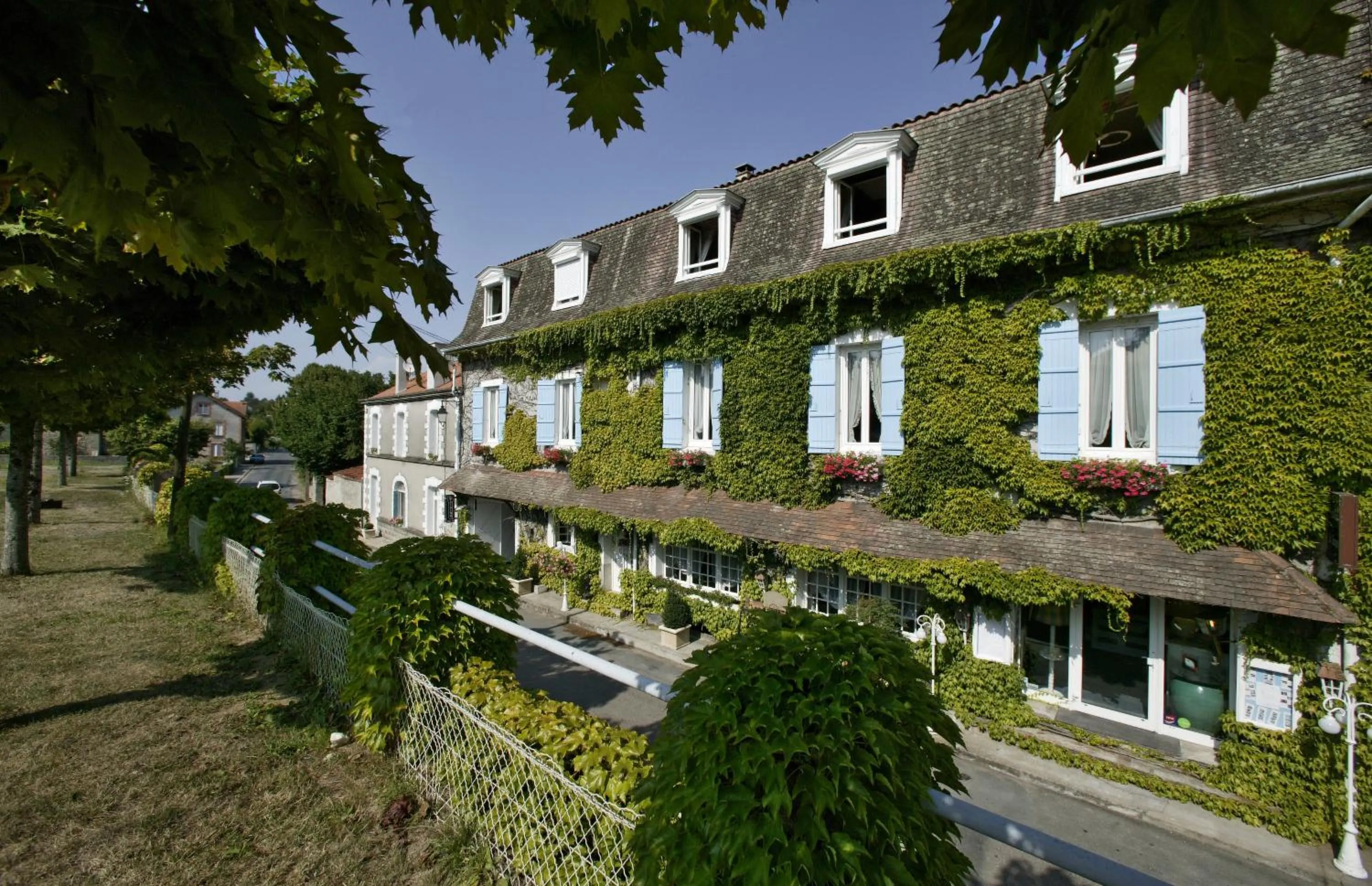 Logis Hôtel Hostellerie Saint-Jacques