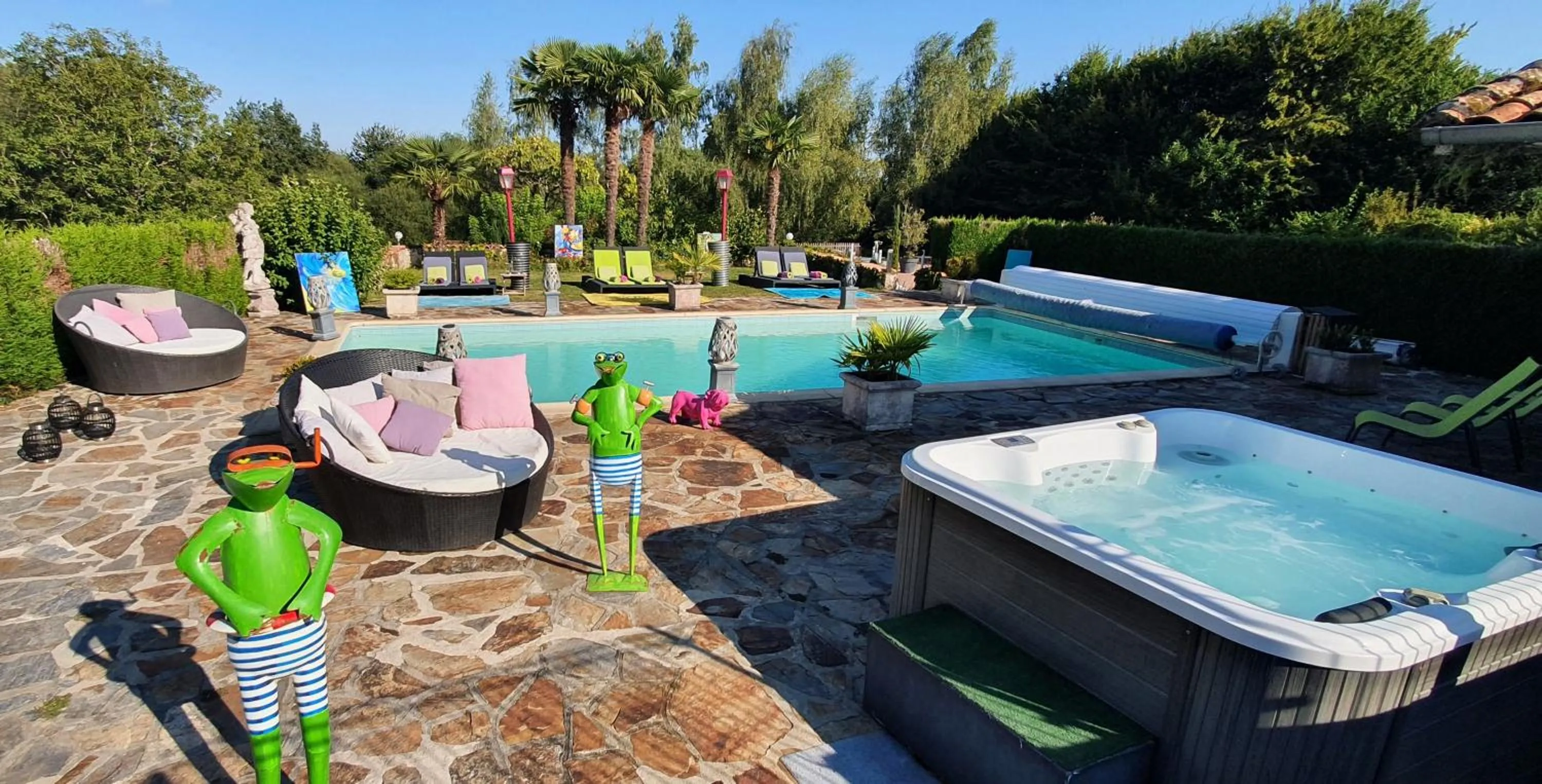 Spa and wellness centre/facilities in Logis Hôtel Hostellerie Saint-Jacques