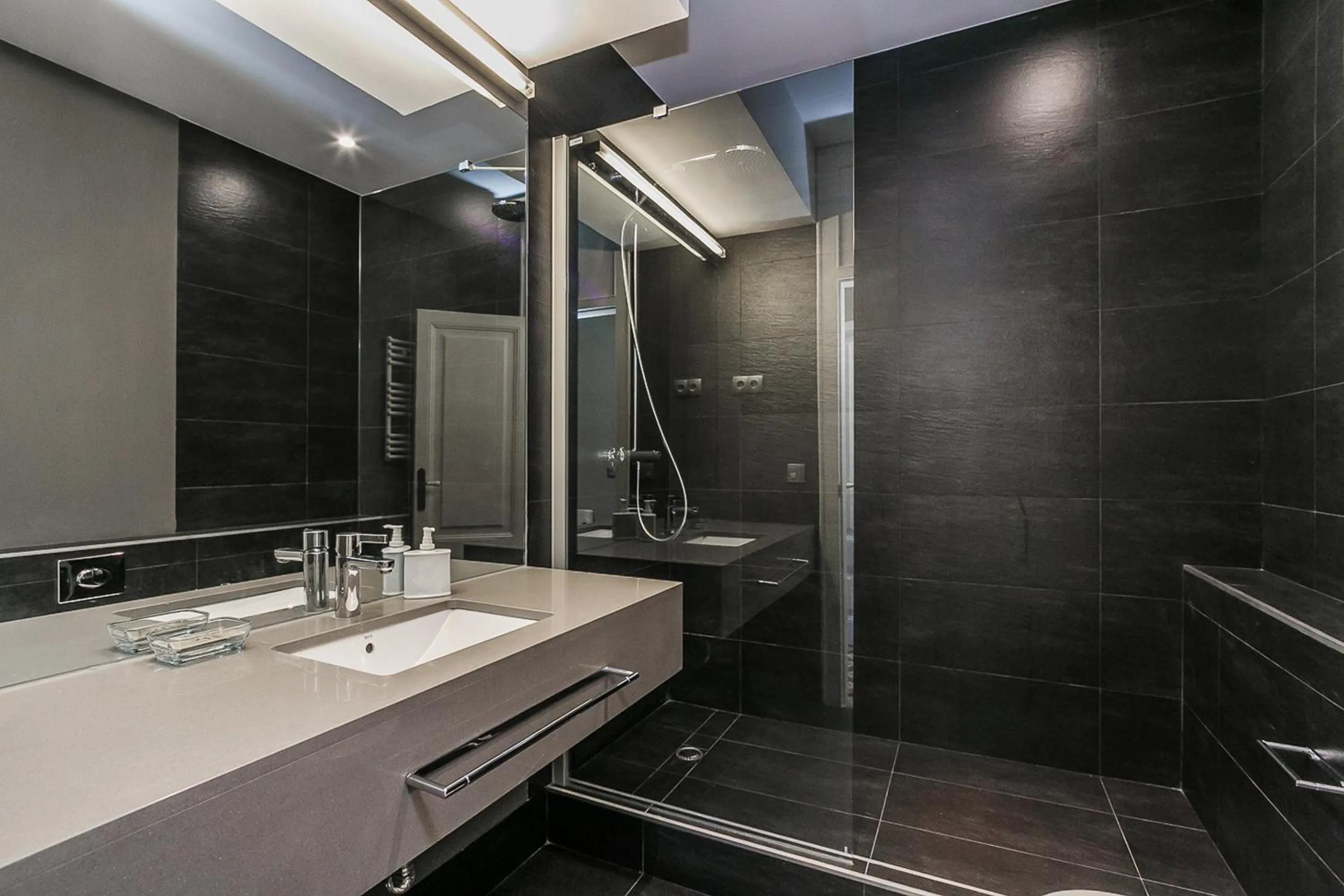 Shower in Bcn Paseo De Gracia Rocamora Apartment