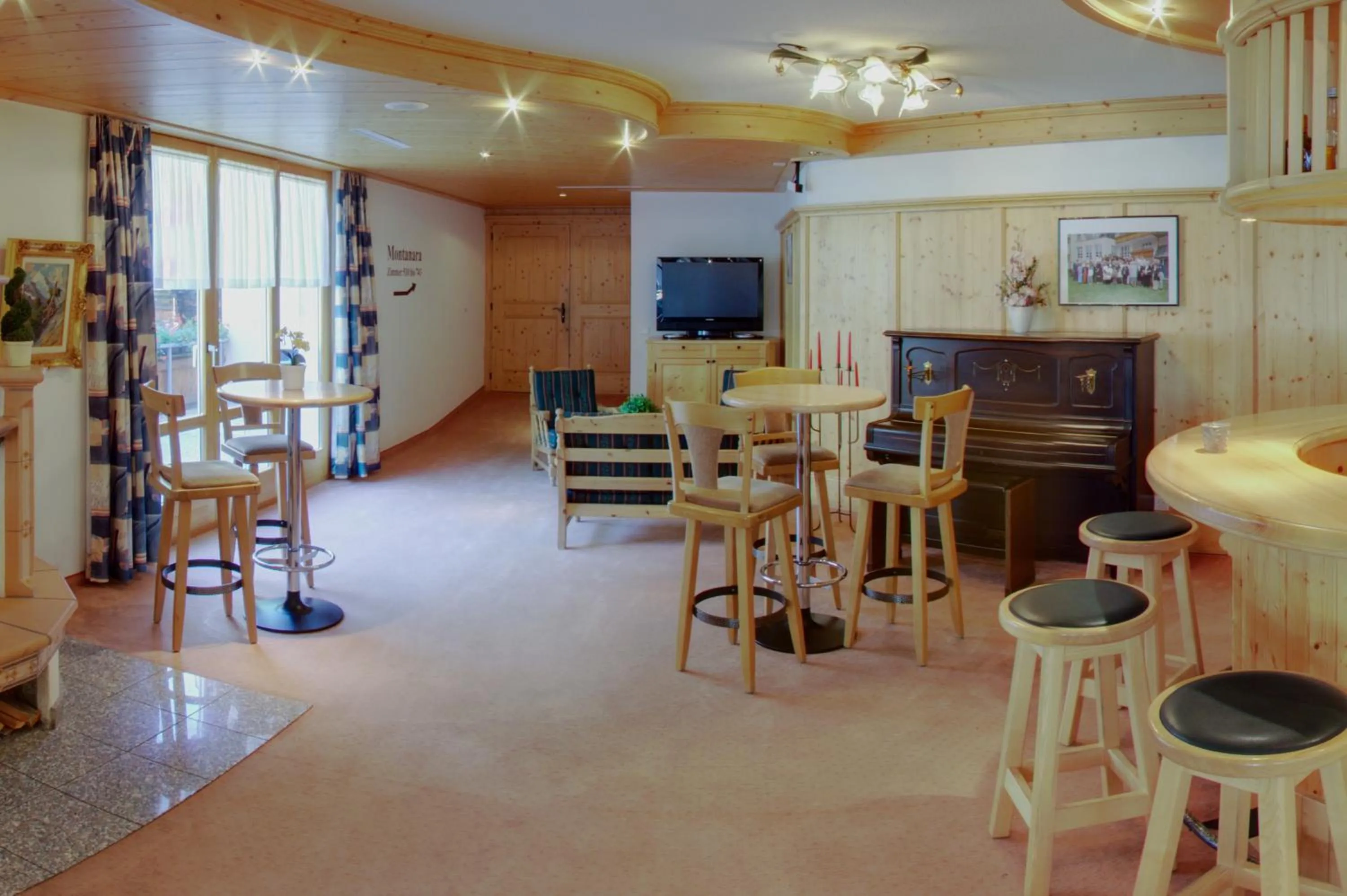 Lounge or bar in Aktiv- und Genusshotel Alpenblick