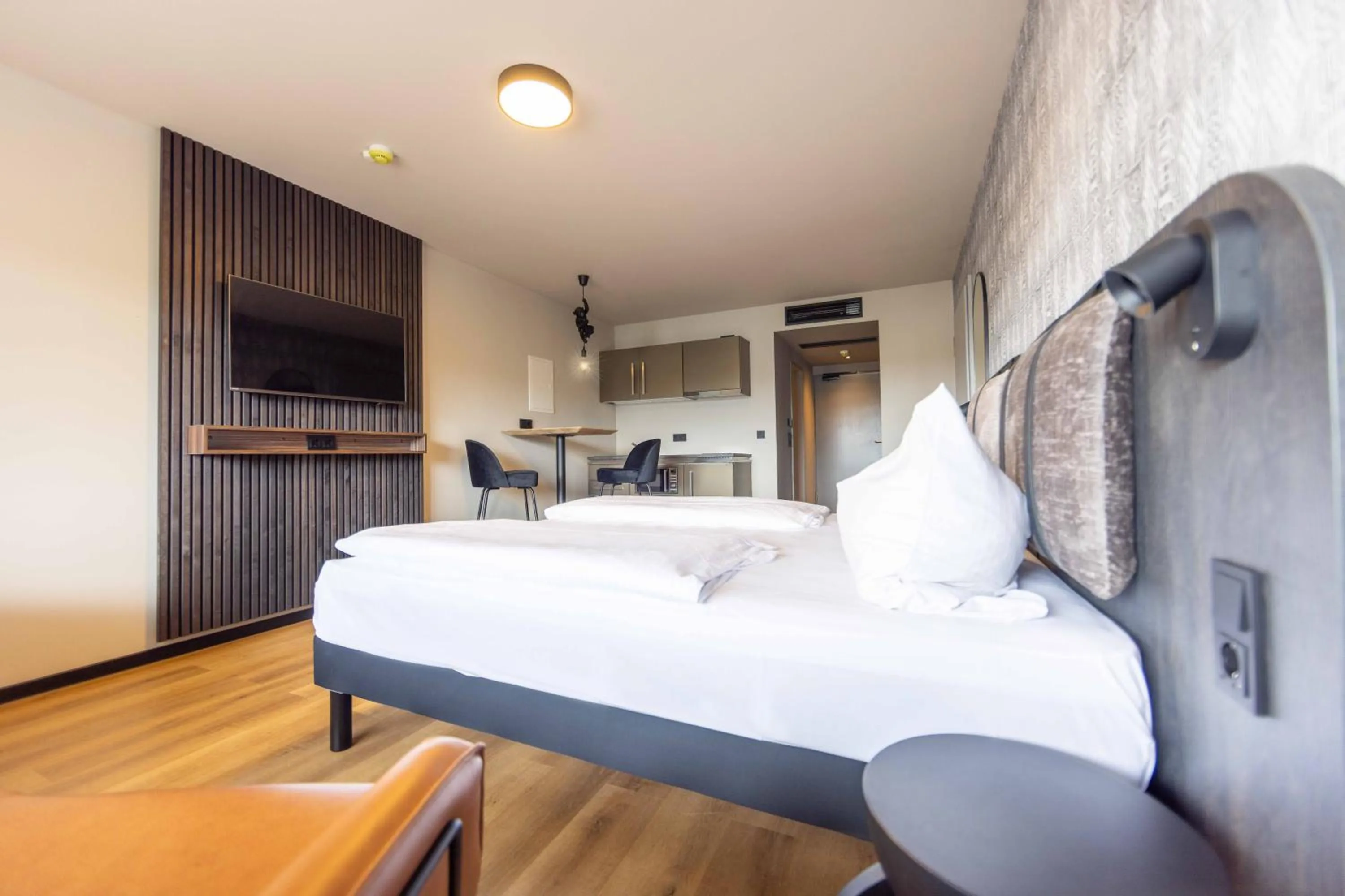 Photo of the whole room, Bed in ibis Styles Aalen