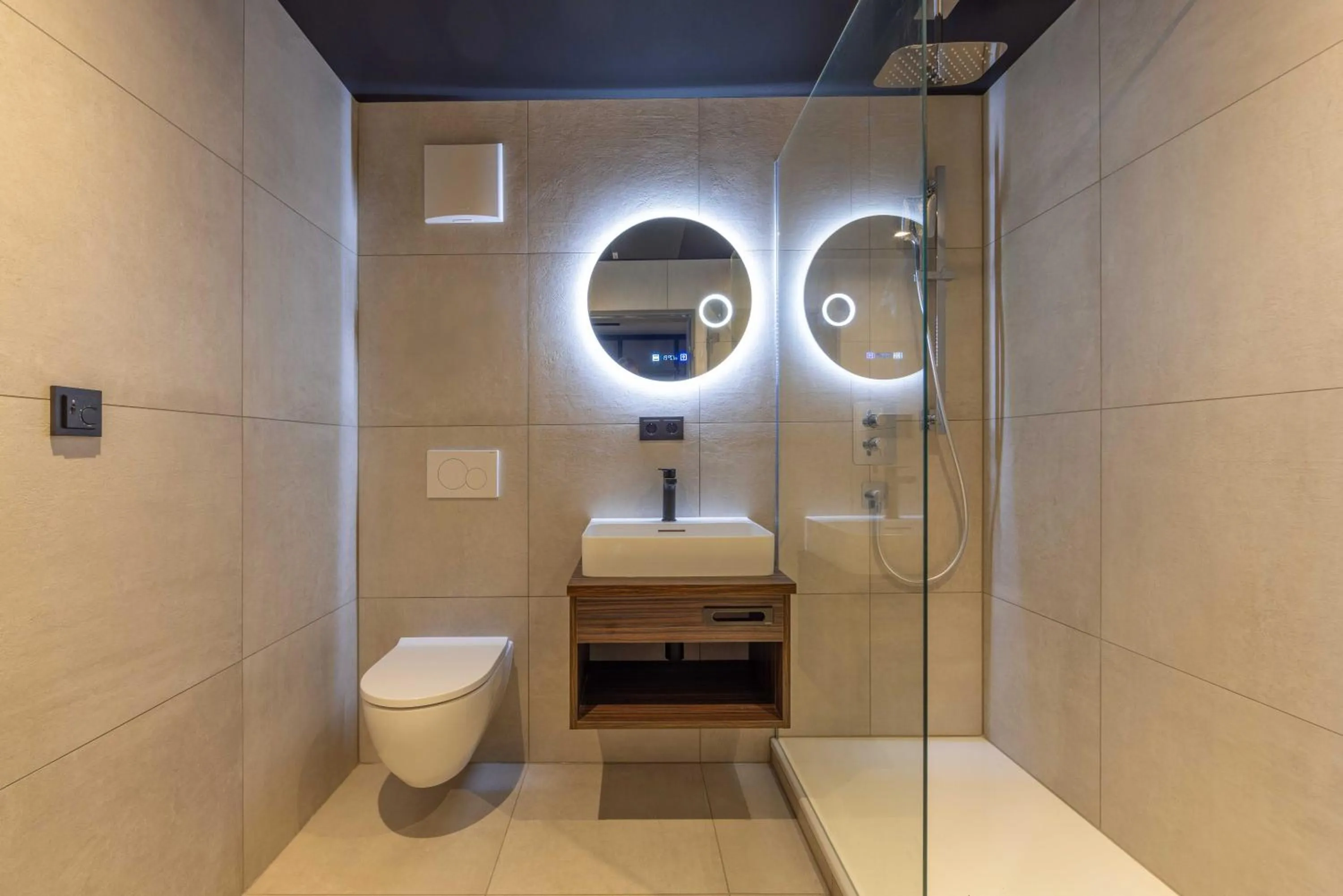 Photo of the whole room in ibis Styles Aalen